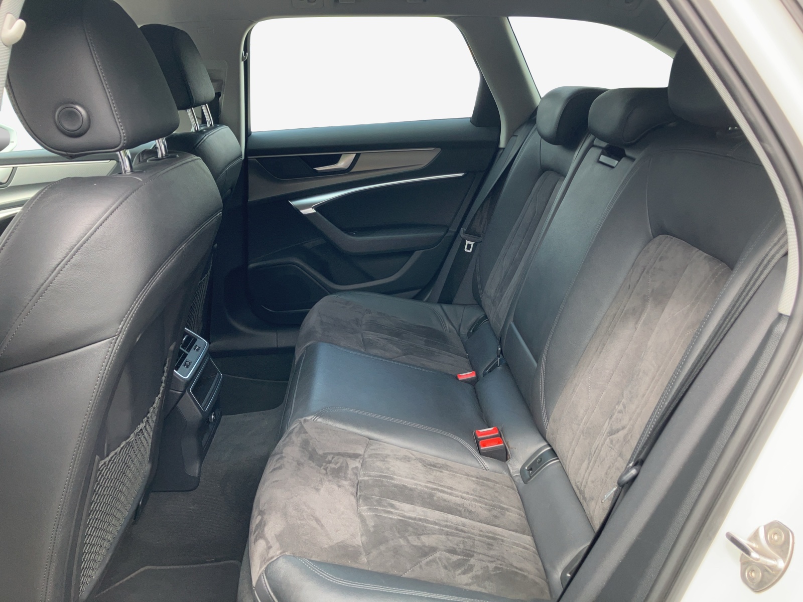 AUDI A6 Avant 40 TDI Sport Attraction quattro S-tronic-image-11