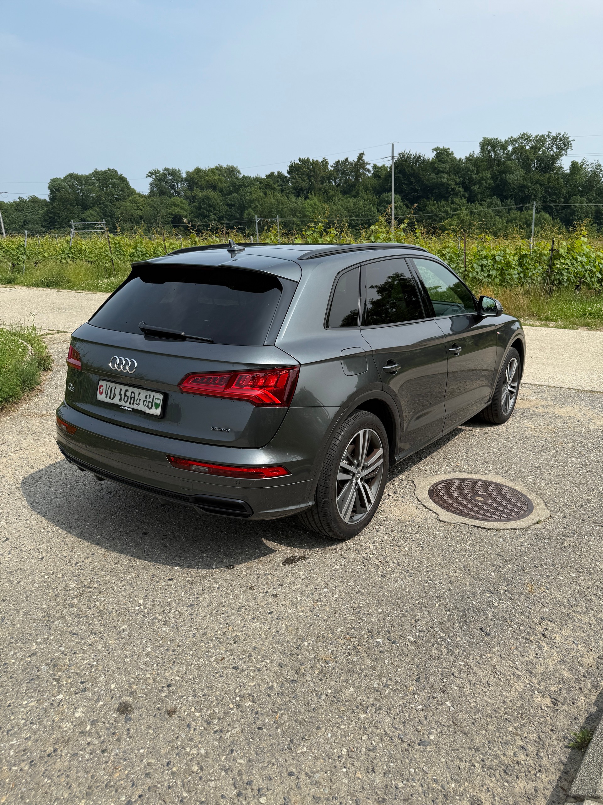 AUDI Q5 2.0 TFSI sport quattro S-tronic-showroom-element-3