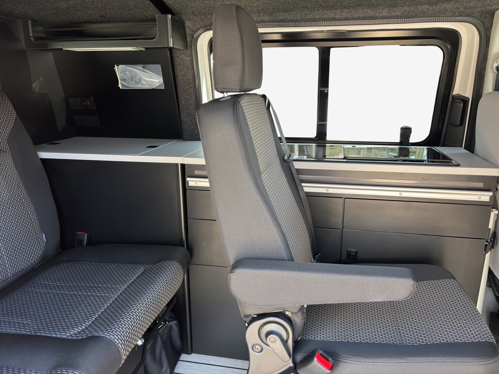 VW T6.1 2.0 TDI DSG-image-15