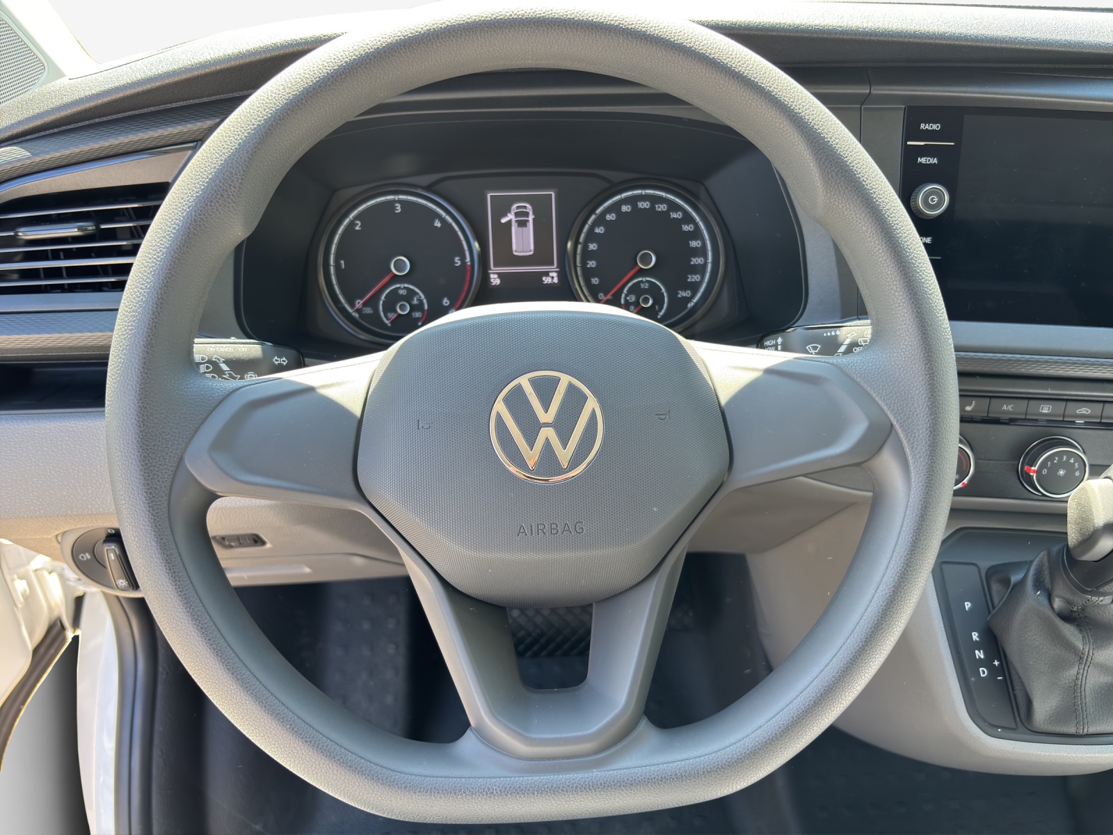 VW T6.1 2.0 TDI DSG-image-9