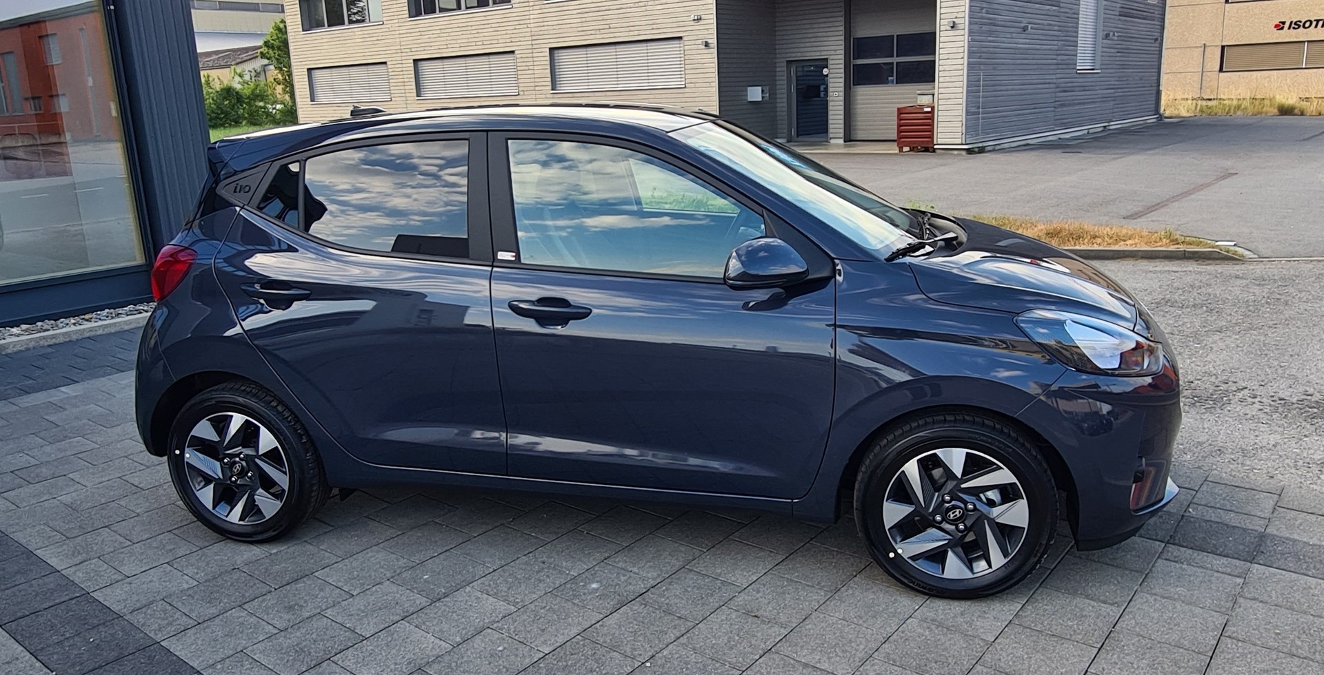 HYUNDAI i10 1.2 Amplia-image-2