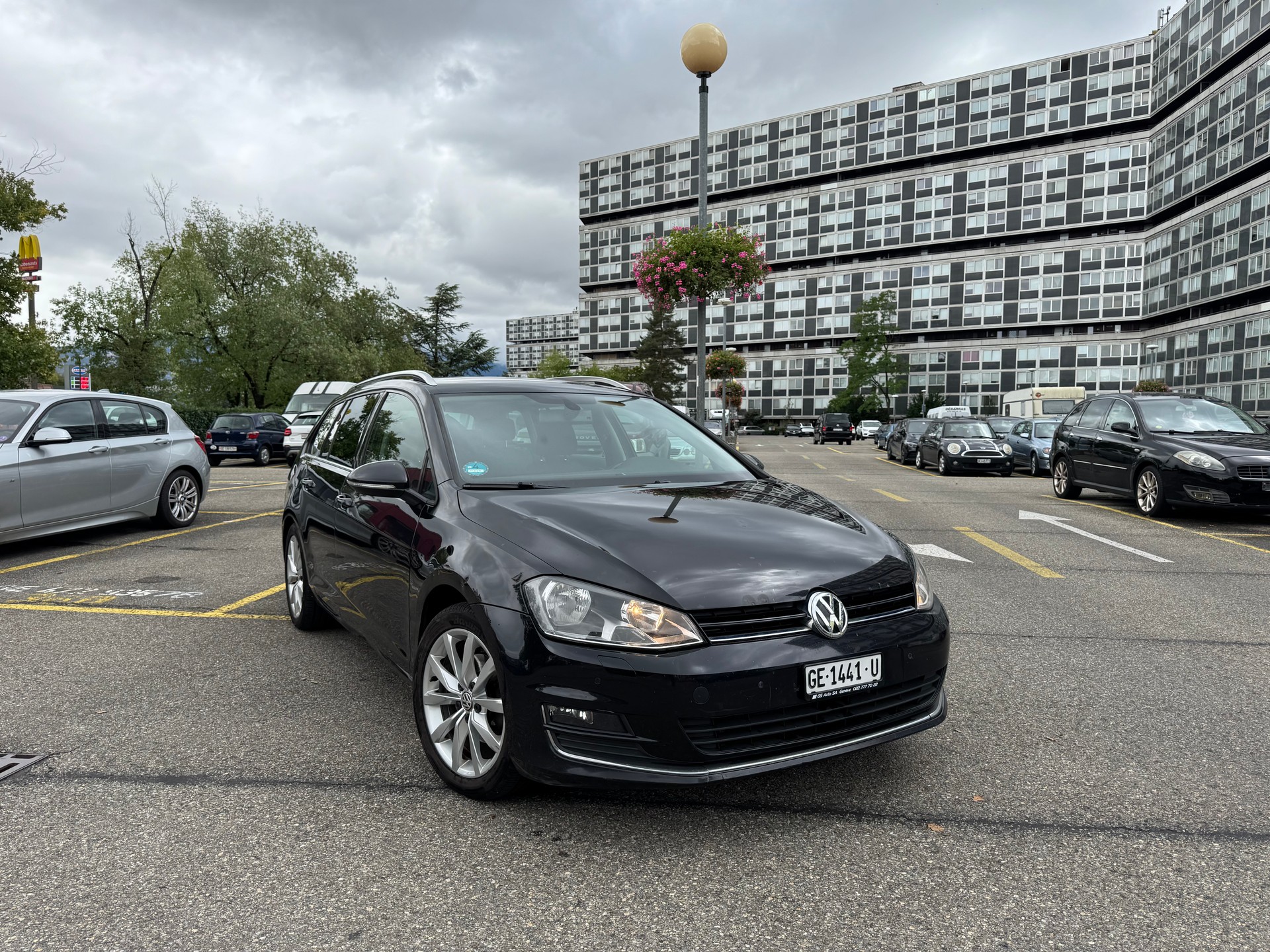 VW Golf Variant 2.0 TDI Highline DSG-image-1