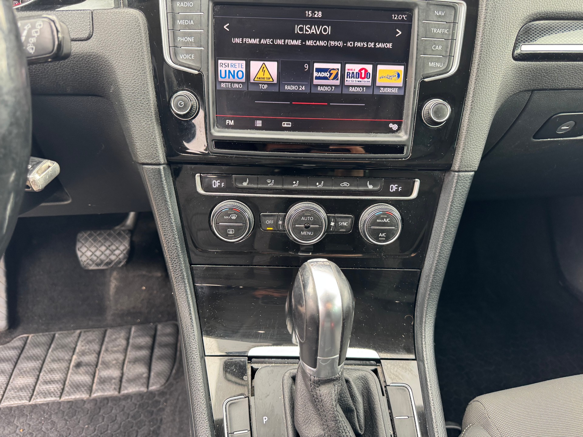 VW Golf Variant 2.0 TDI Highline DSG-image-13