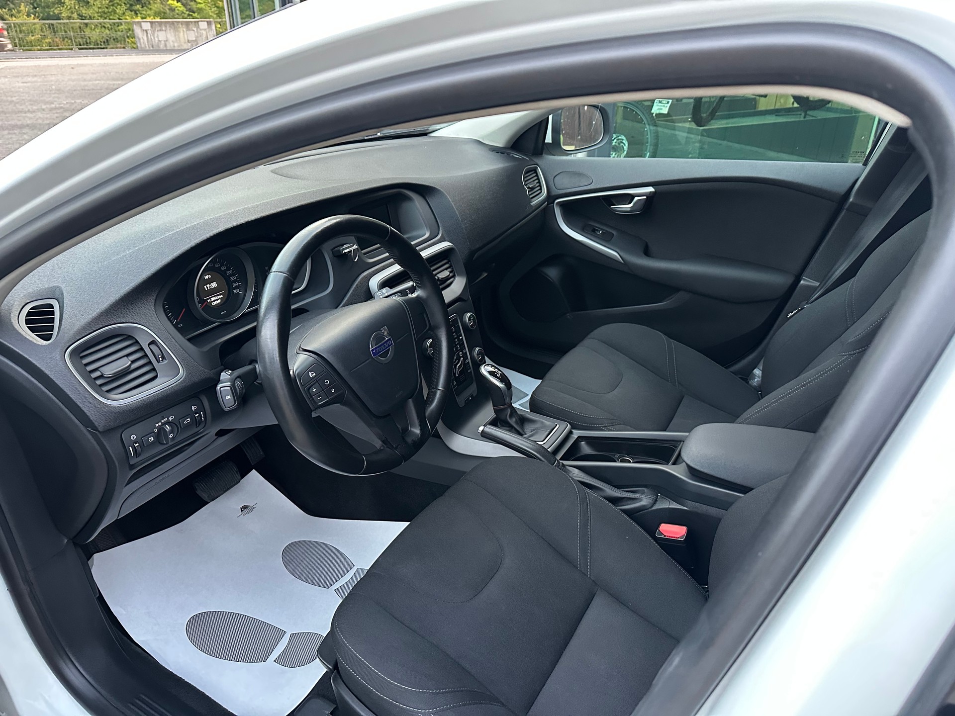 VOLVO V40 D3 OceanRace Geartronic-image-7
