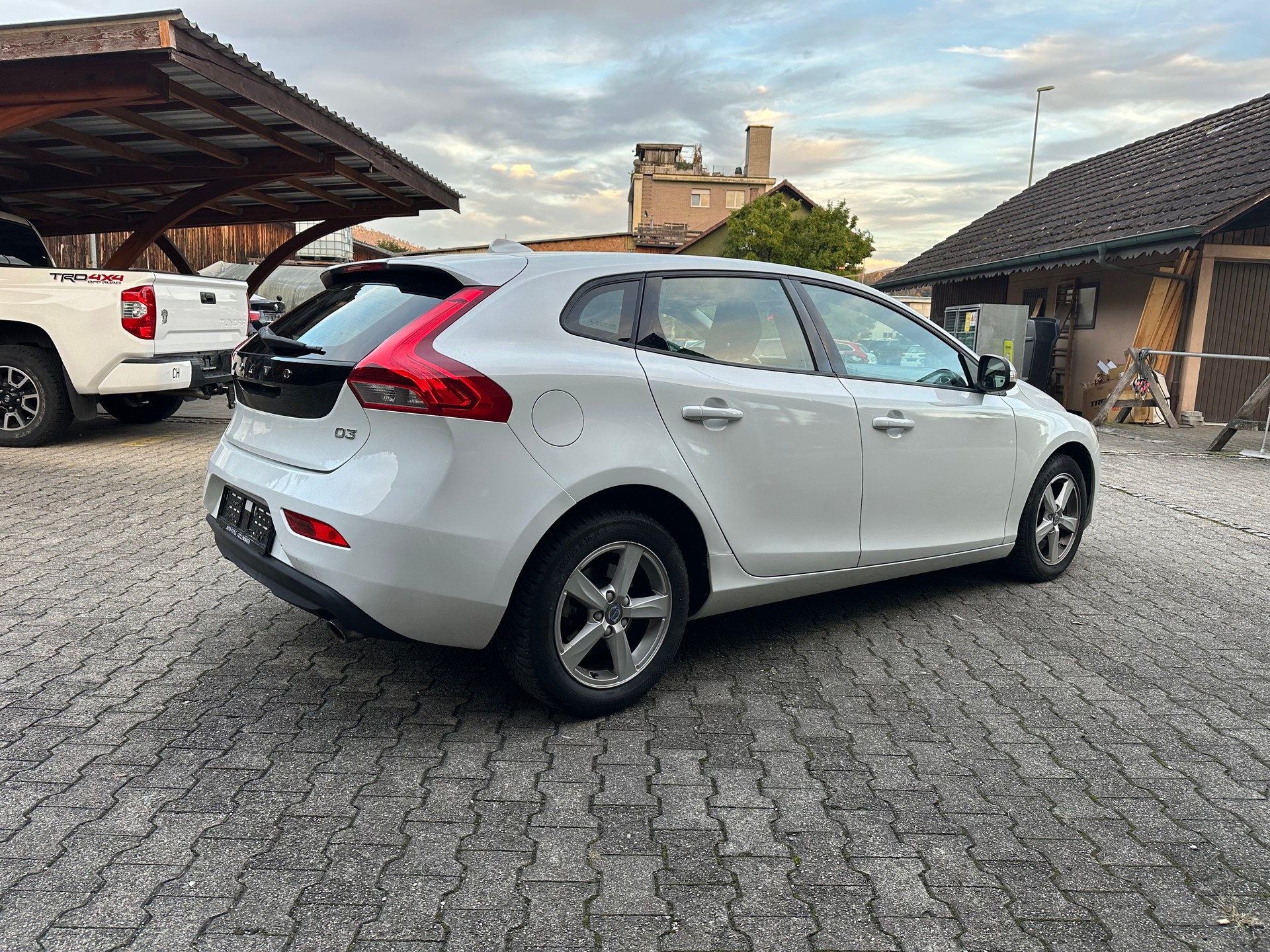 VOLVO V40 D3 OceanRace Geartronic-image-3