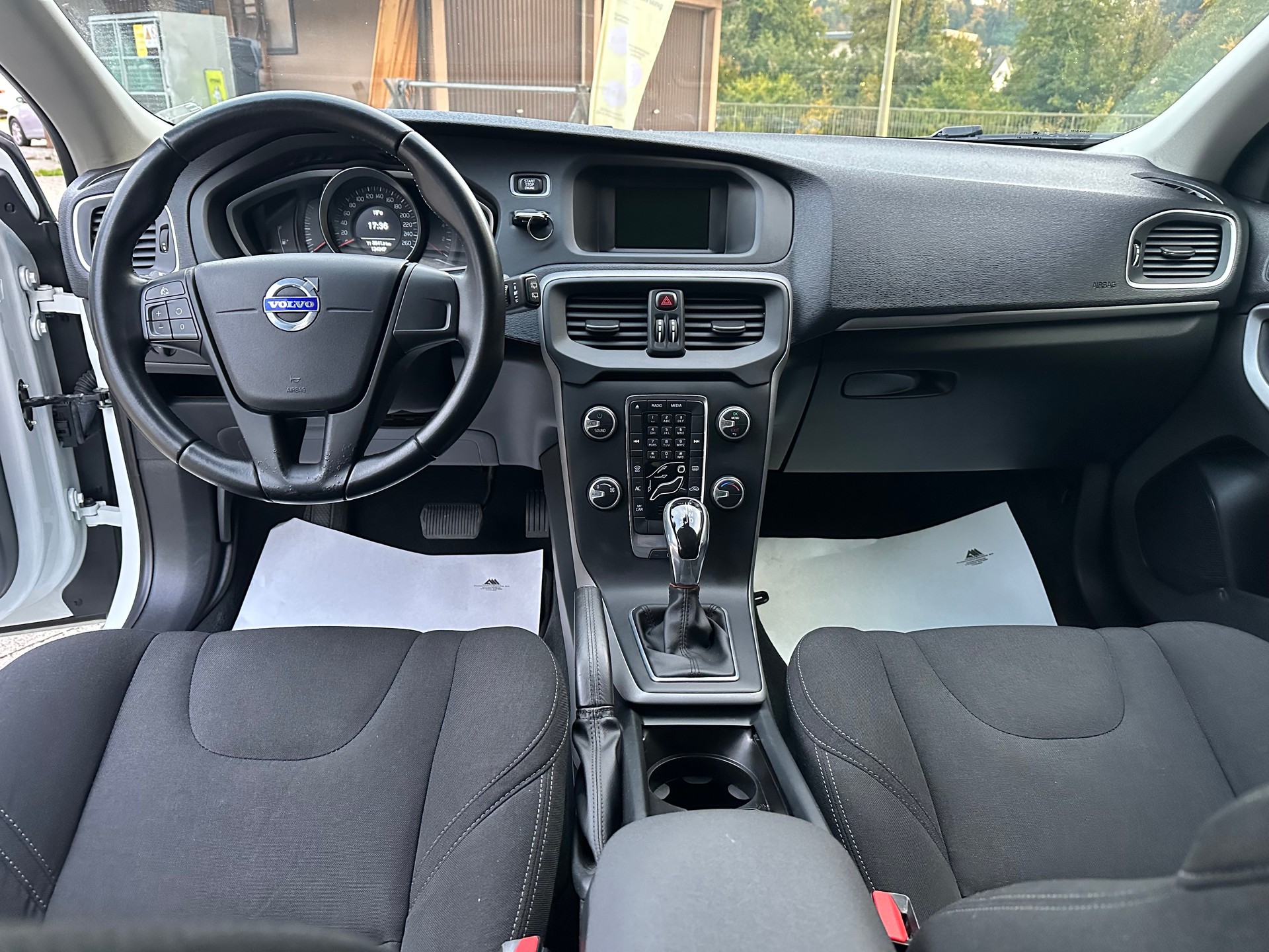 VOLVO V40 D3 OceanRace Geartronic-image-6