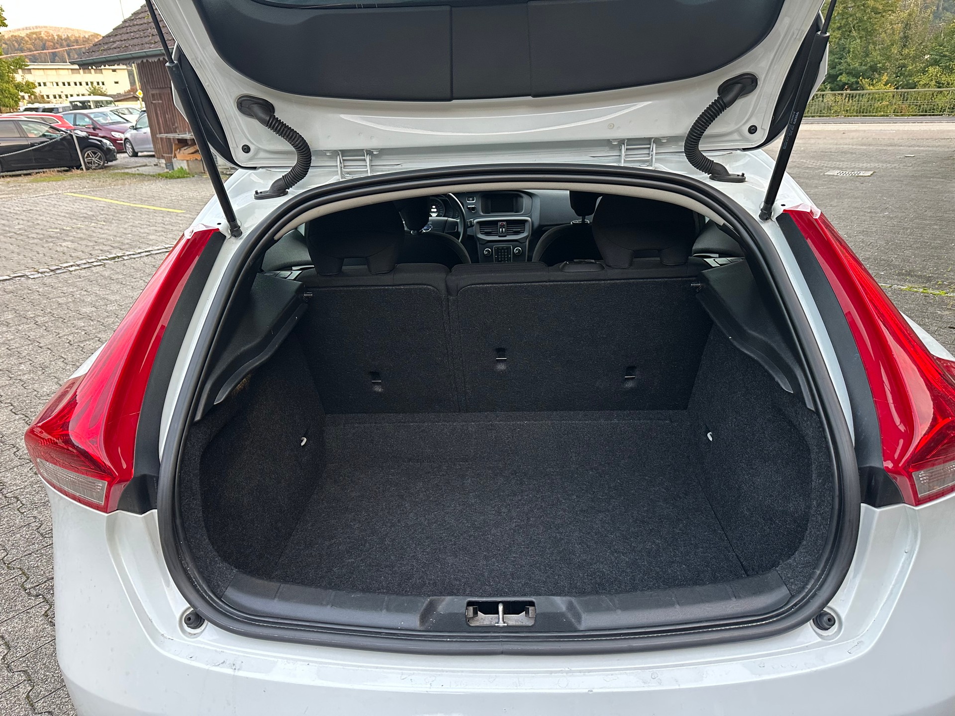 VOLVO V40 D3 OceanRace Geartronic-image-10