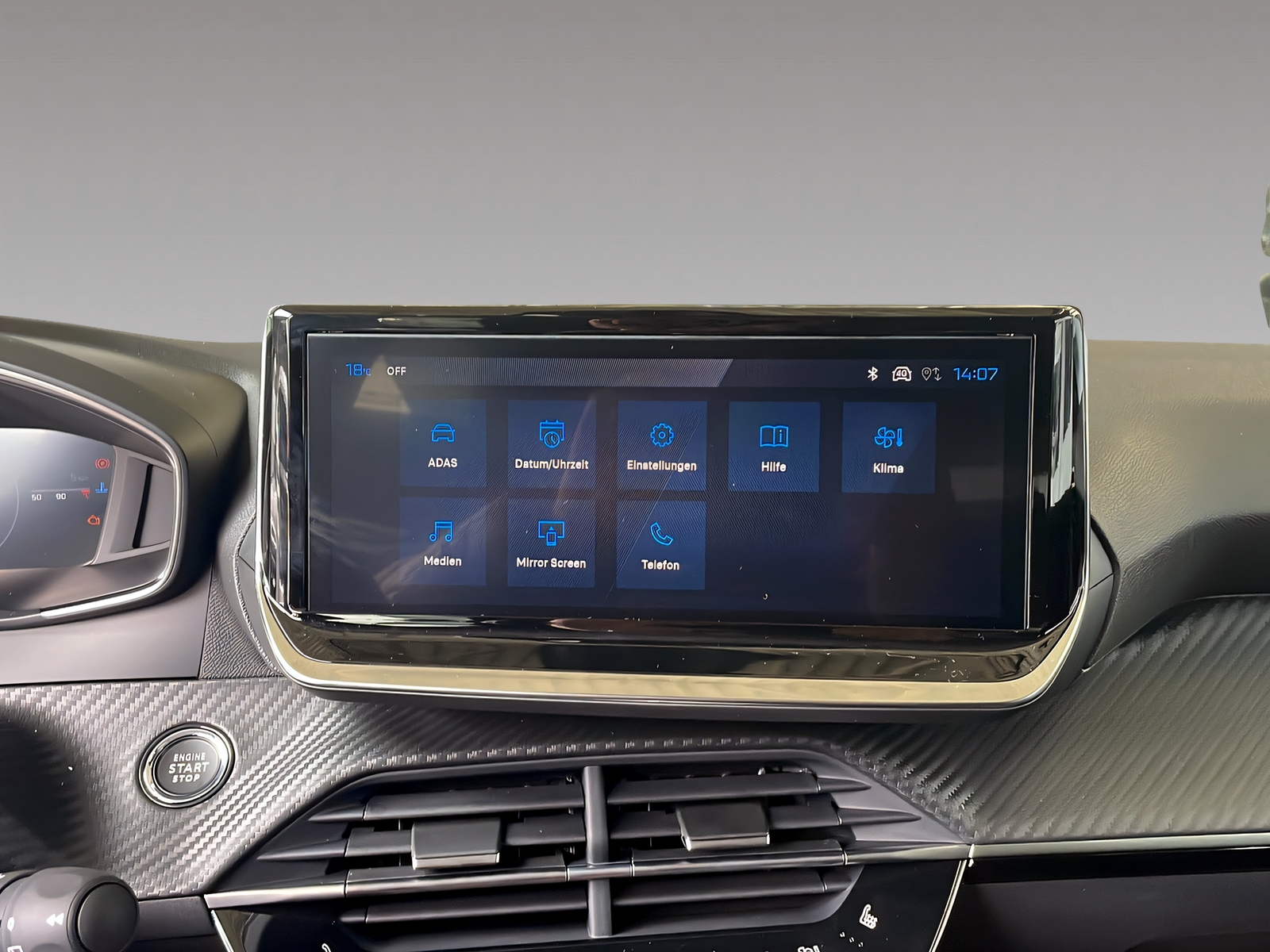 PEUGEOT 208 1.2 Hybrid Allure Premium-image-13