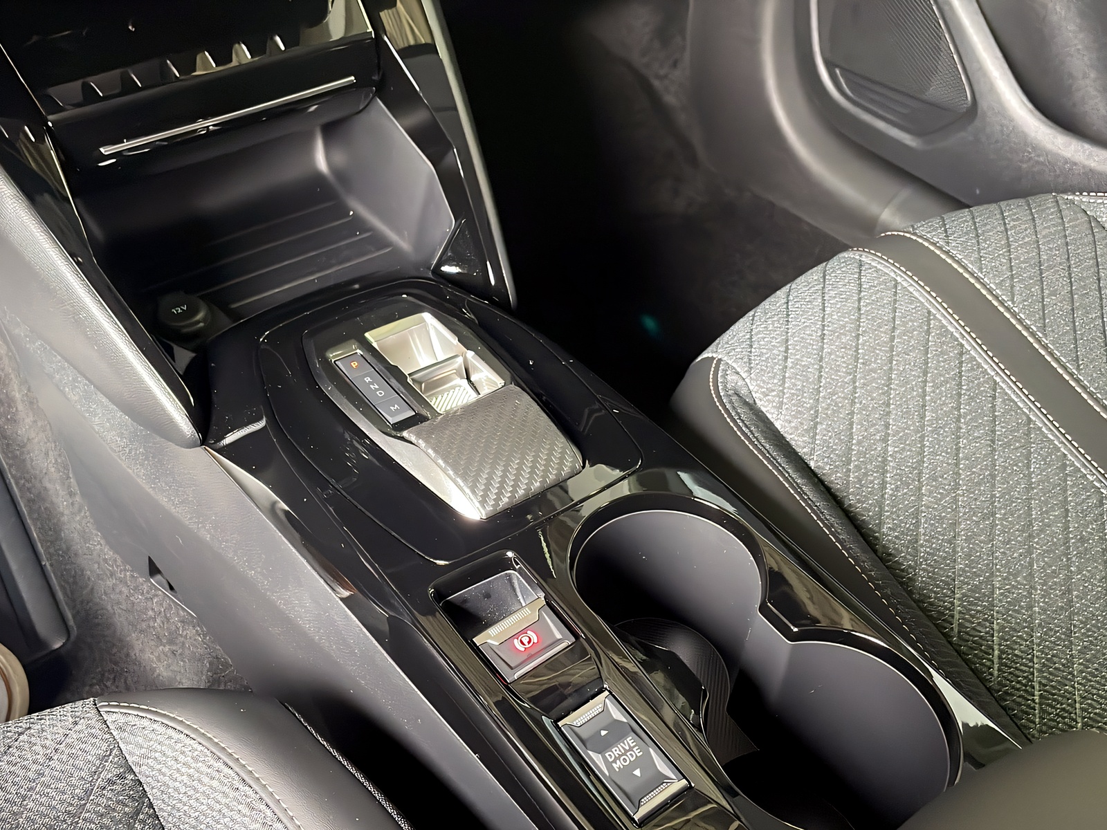 PEUGEOT 208 1.2 Hybrid Allure Premium-image-14