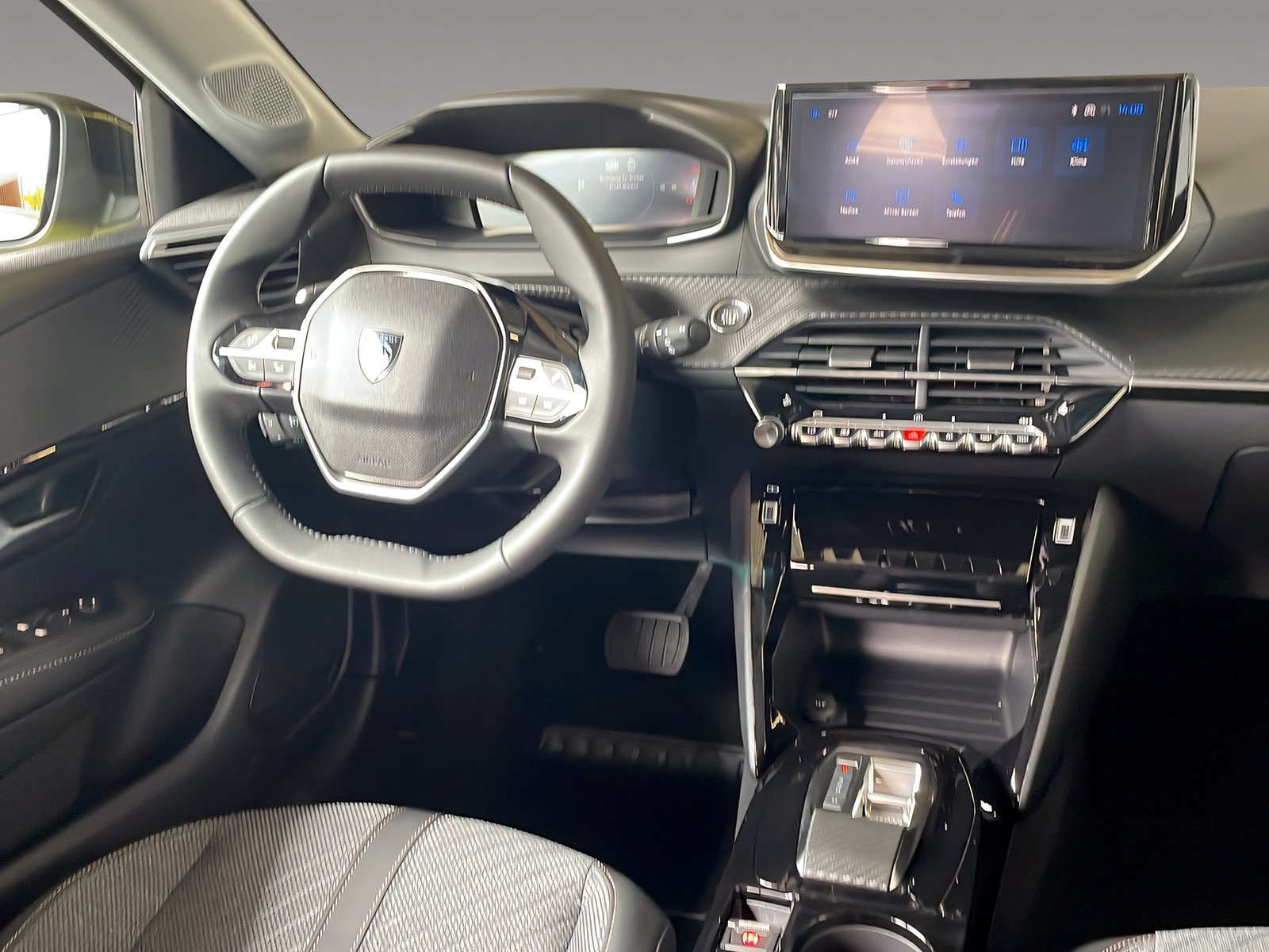 PEUGEOT 208 1.2 Hybrid Allure Premium-image-7