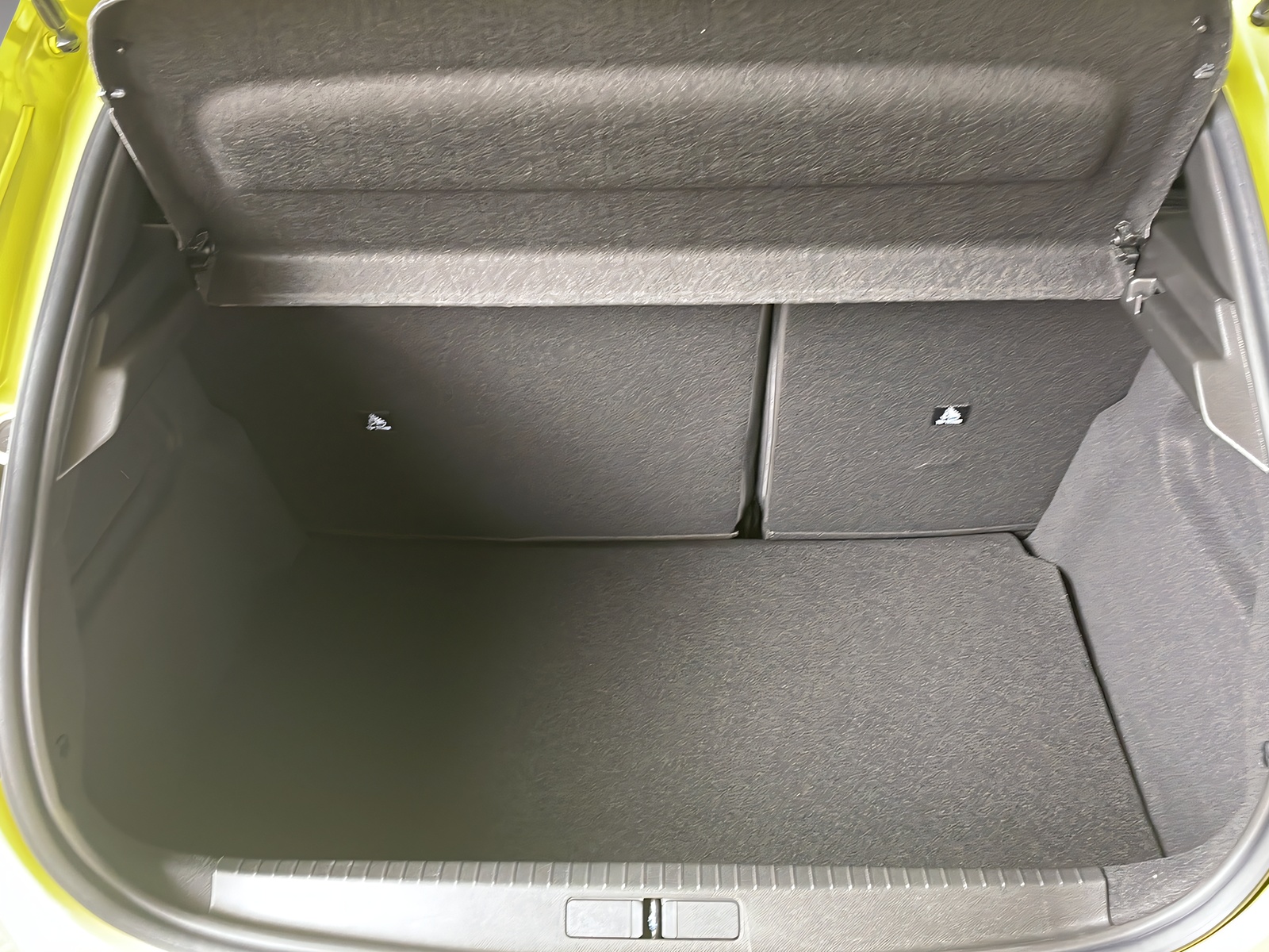 PEUGEOT 208 1.2 Hybrid Allure Premium-image-15