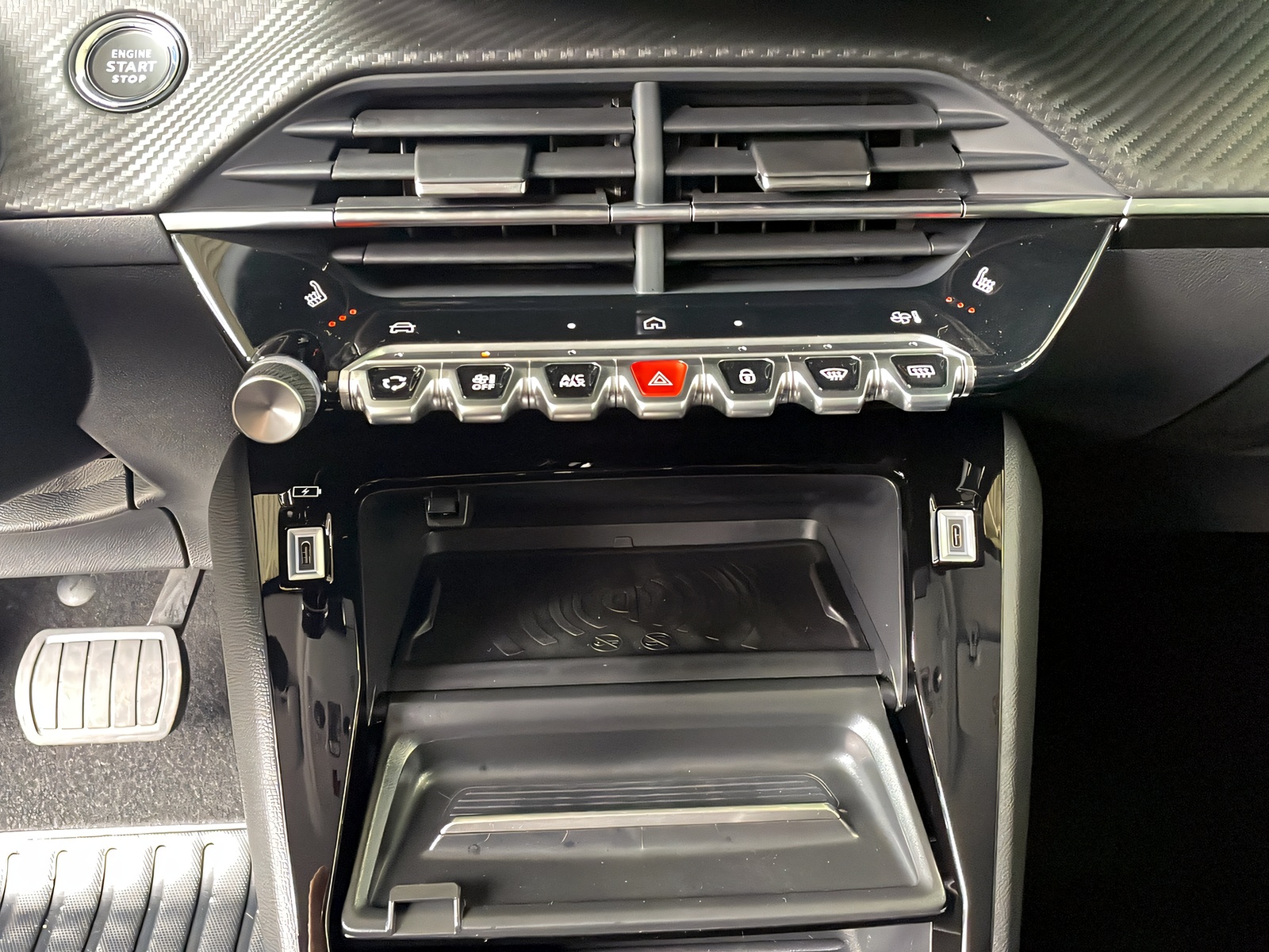 PEUGEOT 208 1.2 Hybrid Allure Premium-image-12