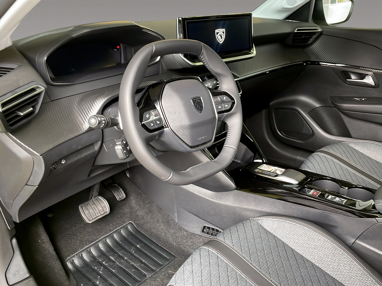 PEUGEOT 208 1.2 Hybrid Allure Premium-image-8