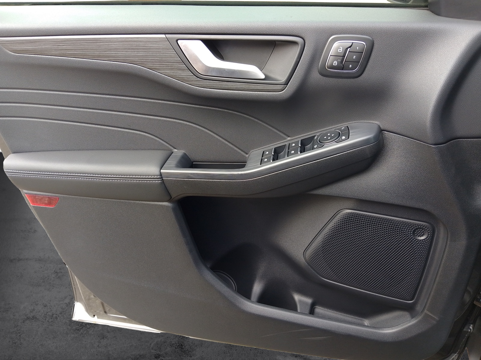 FORD Kuga 2.5 Plug-in Hybrid Active X 242 PS-image-11