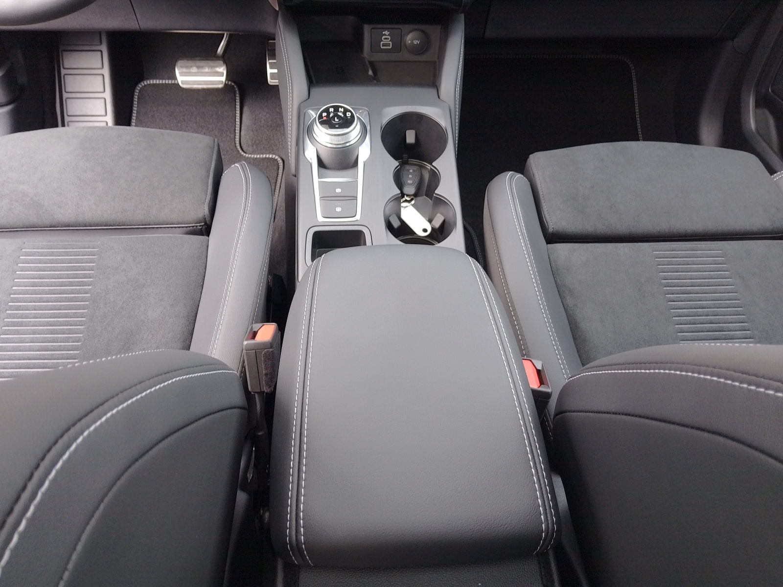 FORD Kuga 2.5 Plug-in Hybrid Active X 242 PS-image-10