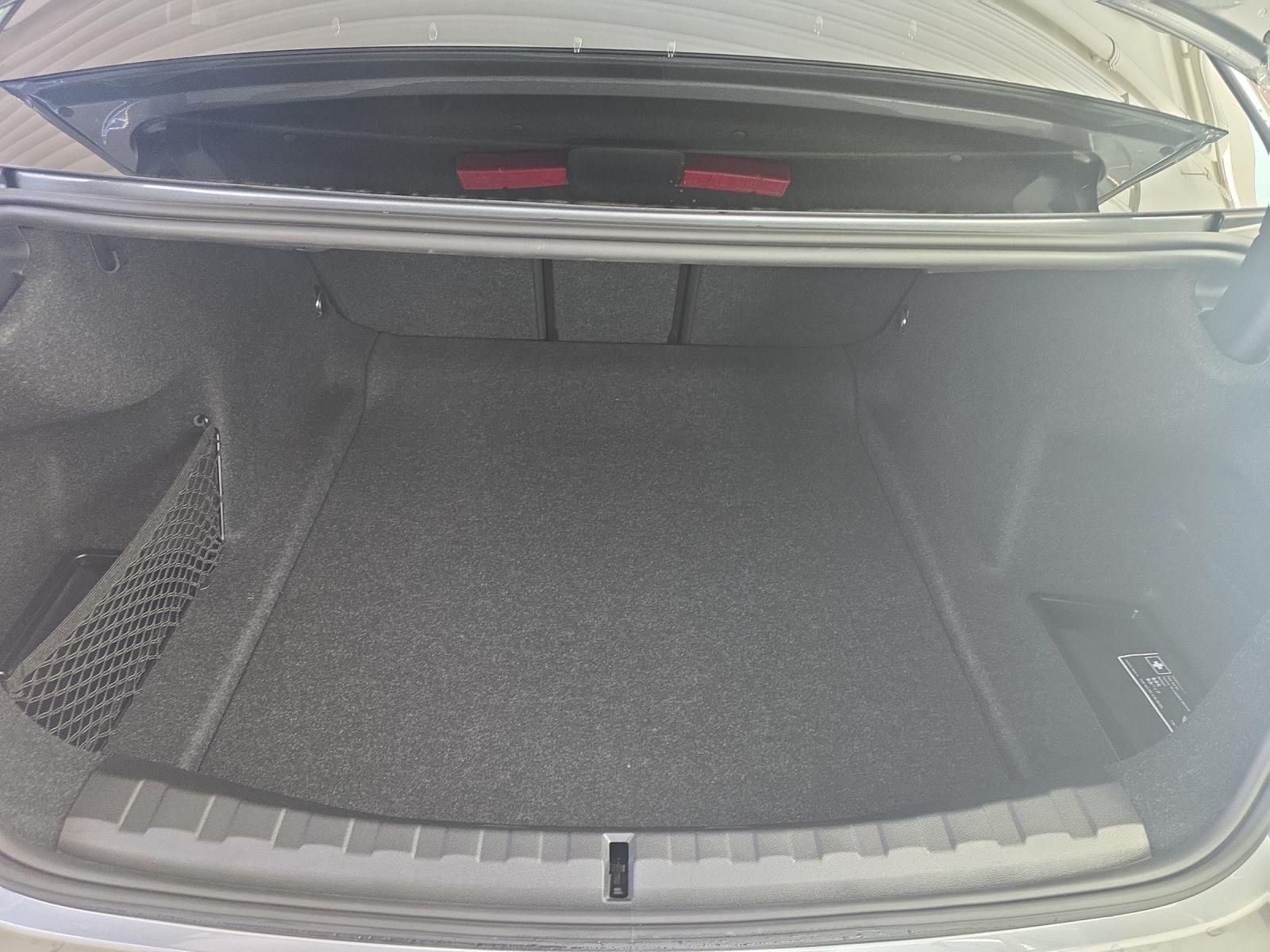BMW 320d xDrive 48V Steptronic M Sport Pro-image-17