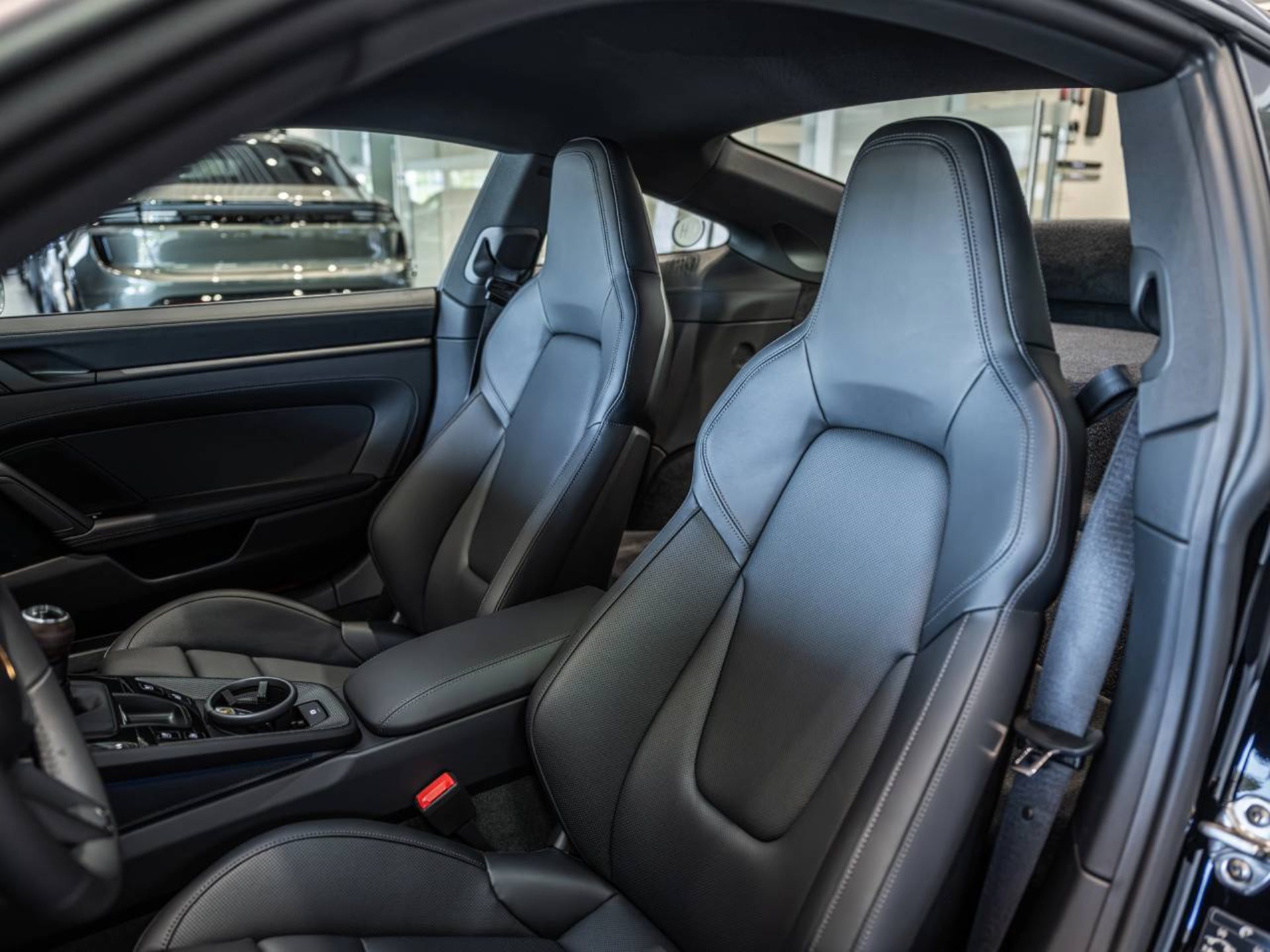 PORSCHE 911 Carrera T-image-4