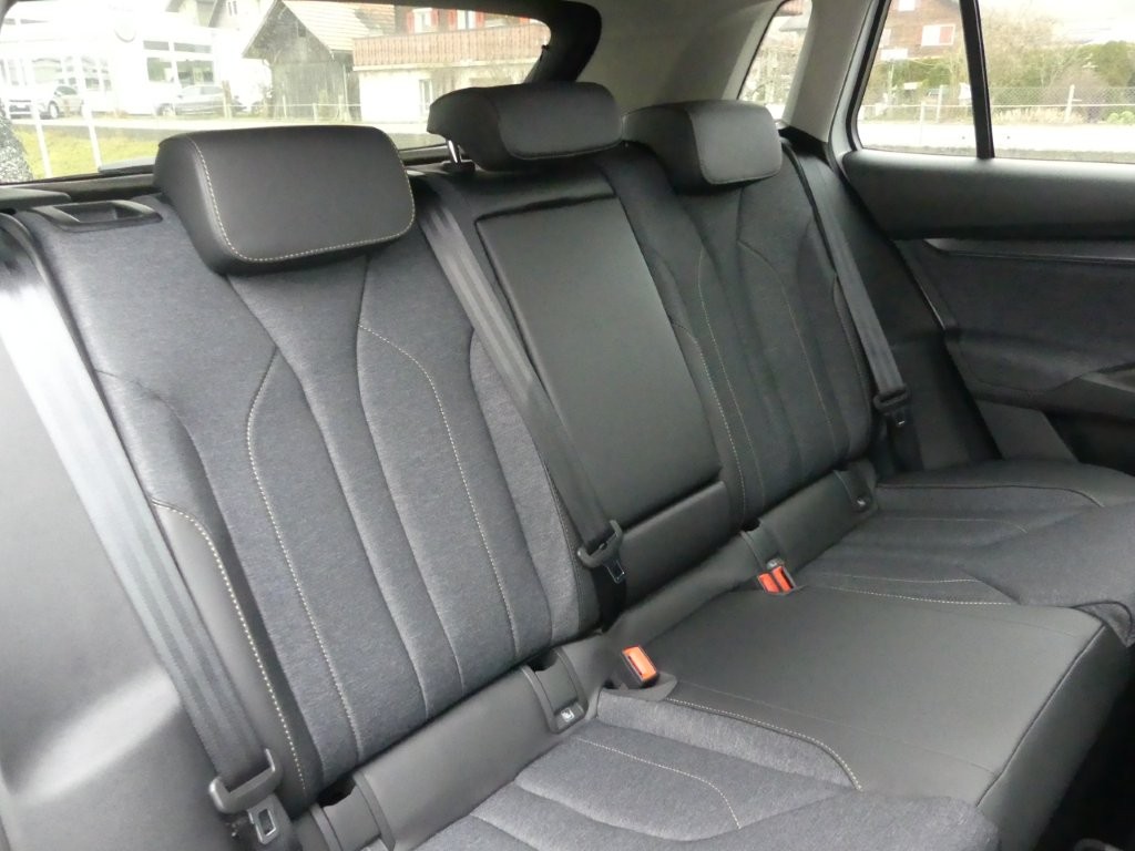 SKODA Elroq 85-image-12
