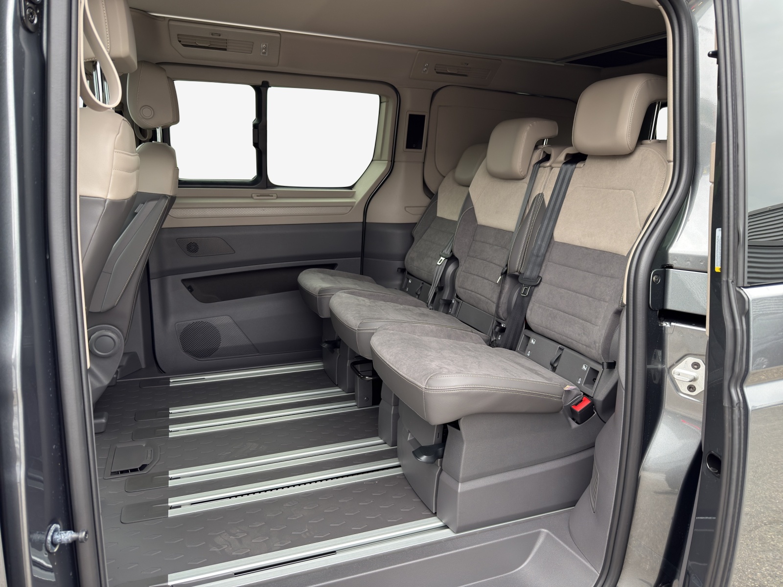 VW California 2.0 TDI Beach Tour-image-11