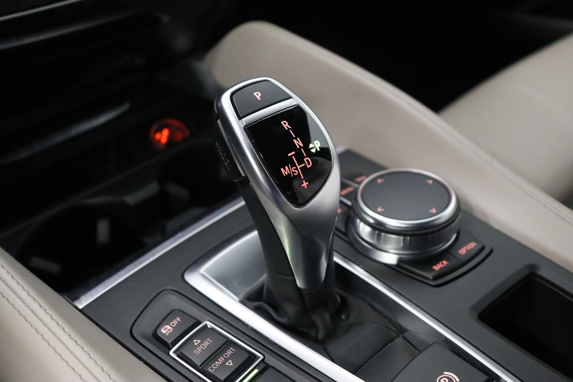 BMW X6 50i xDrive-image-14