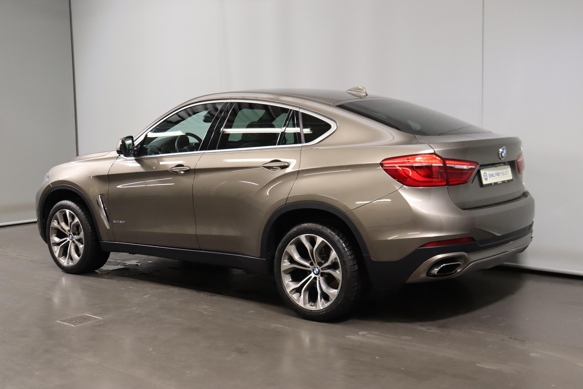 BMW X6 50i xDrive-image-10