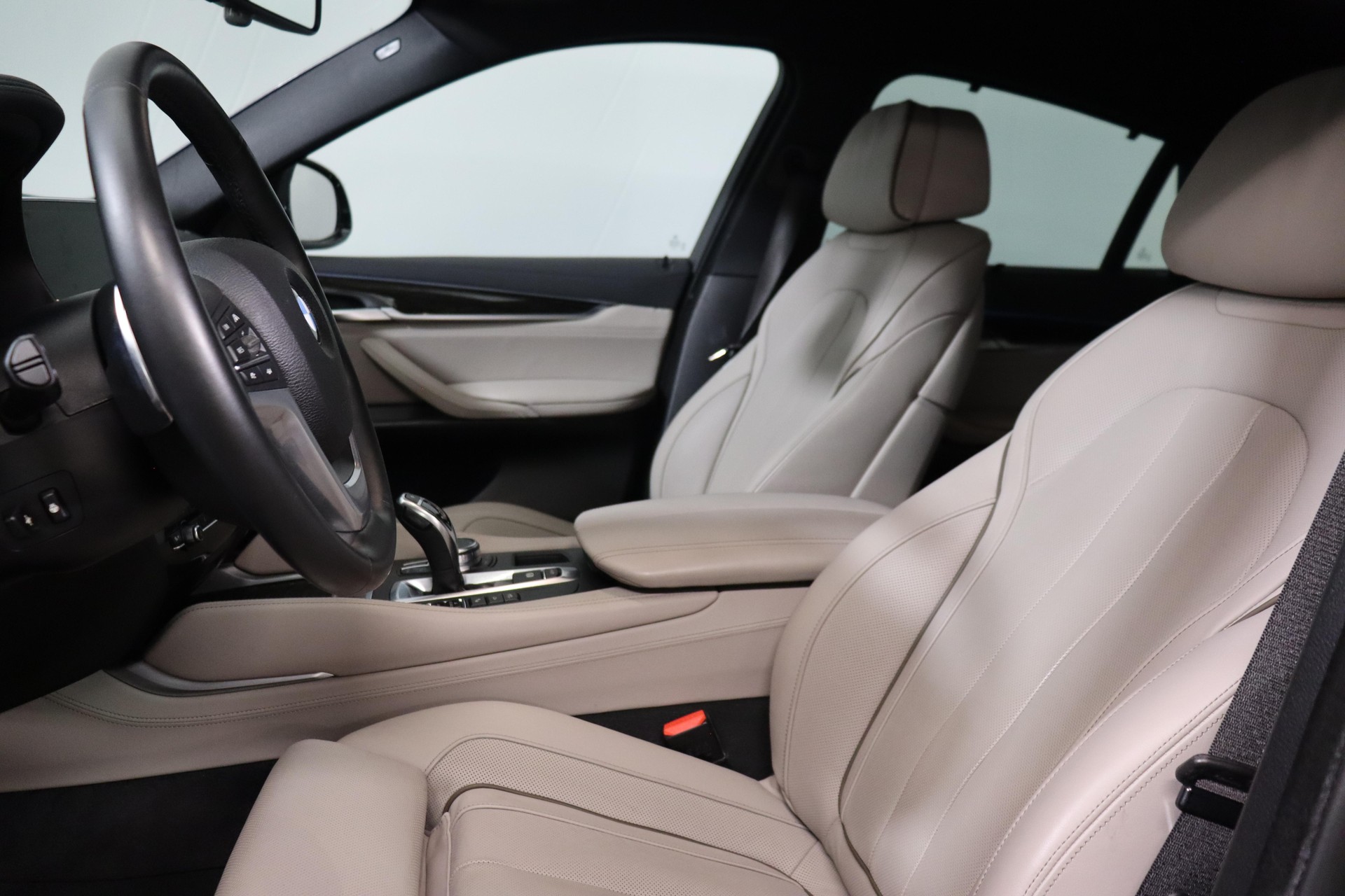 BMW X6 50i xDrive-image-2