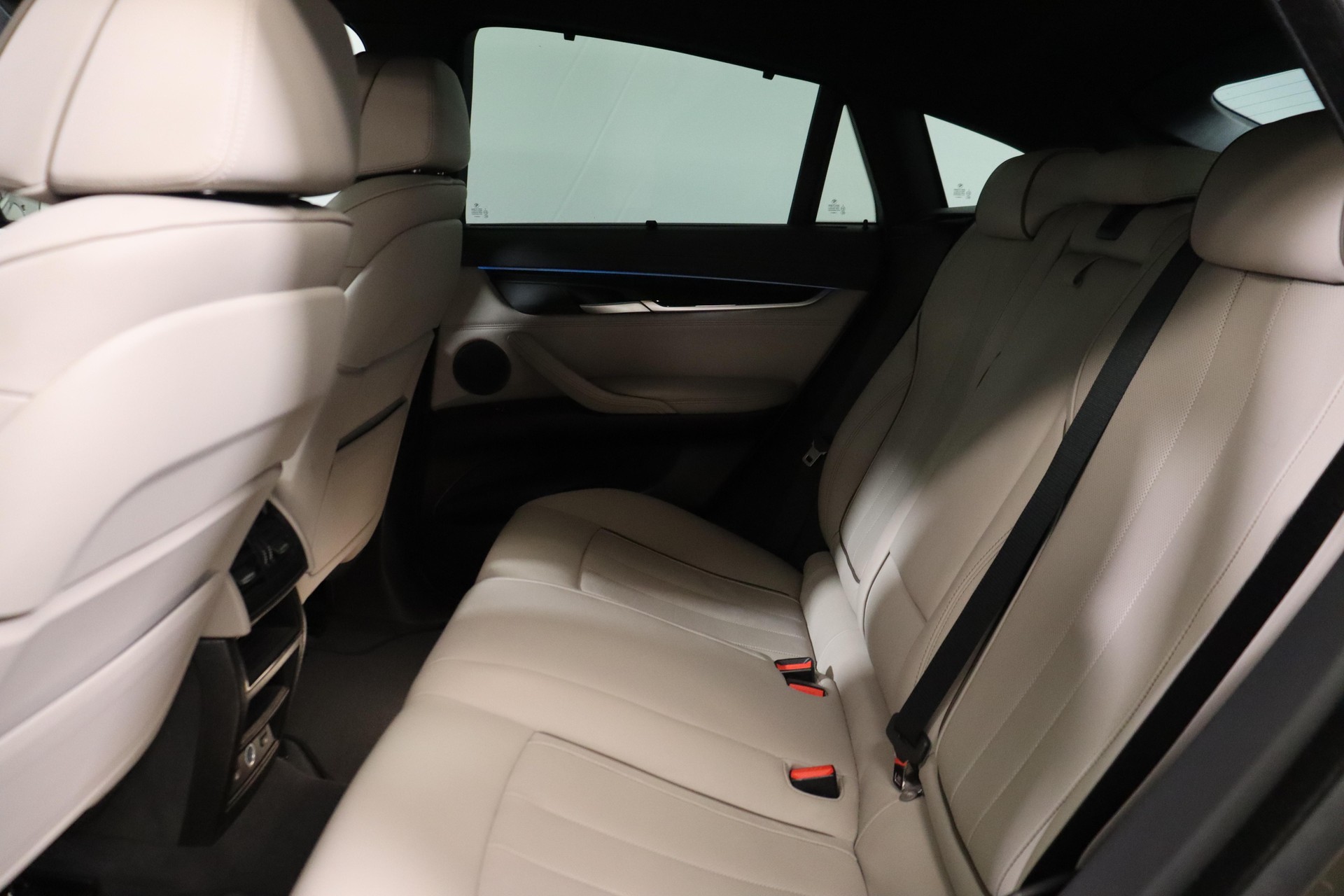 BMW X6 50i xDrive-image-3