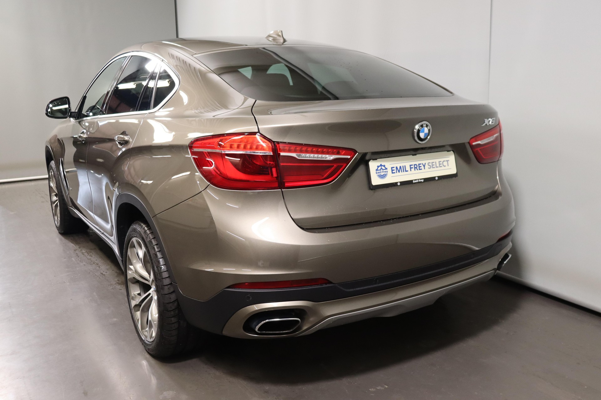 BMW X6 50i xDrive-image-13