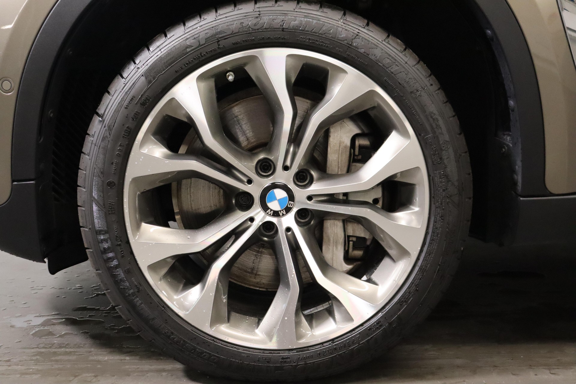 BMW X6 50i xDrive-image-11