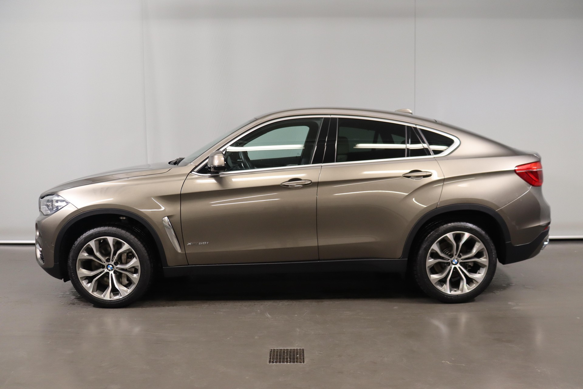 BMW X6 50i xDrive-image-4