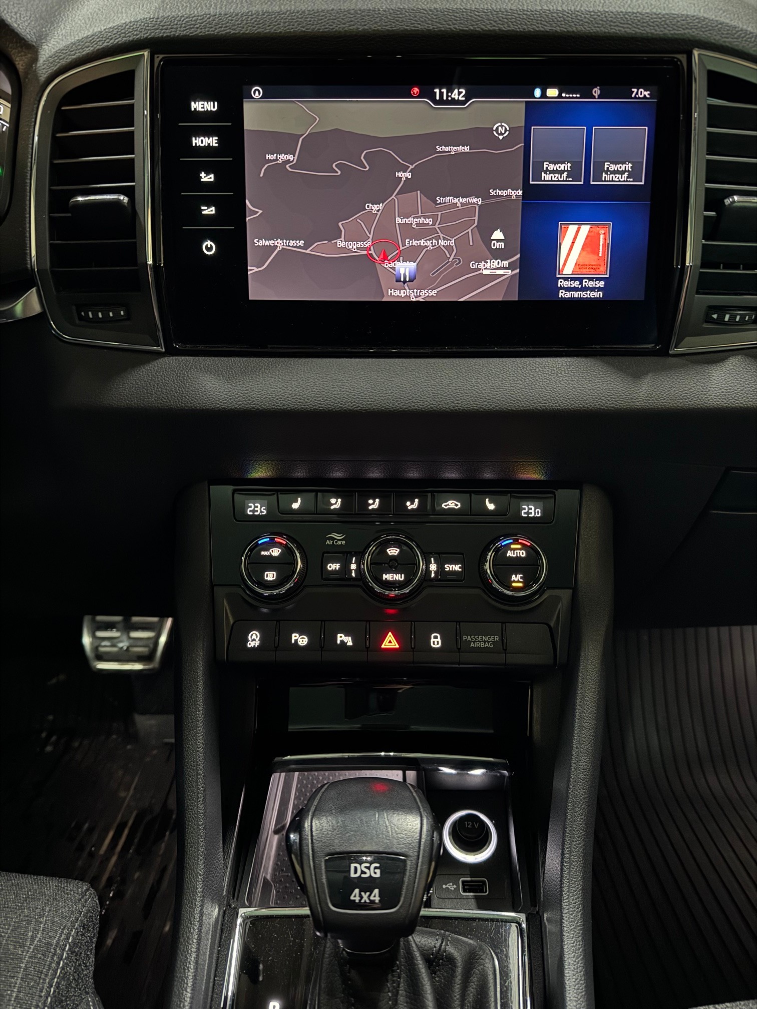 SKODA Karoq 2.0 TDI CR Style 4x4 DSG-image-8