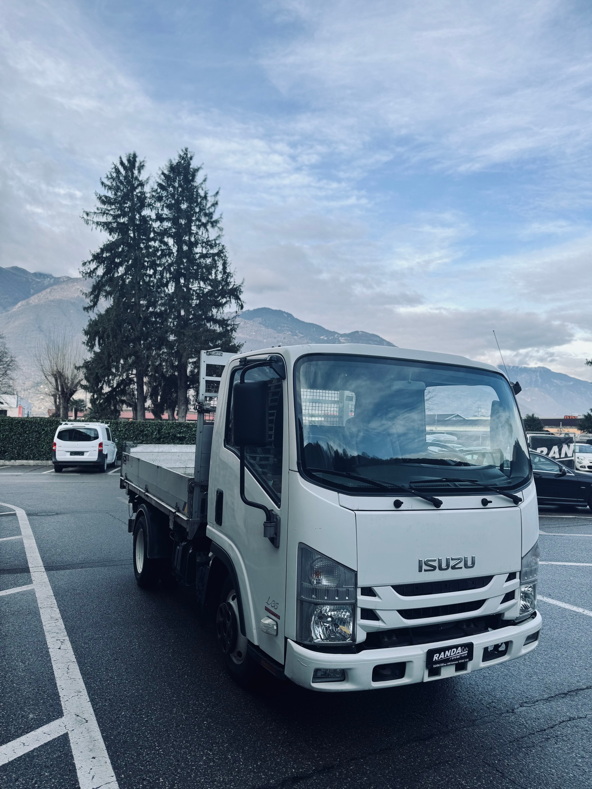 ISUZU NLR 85-image-1