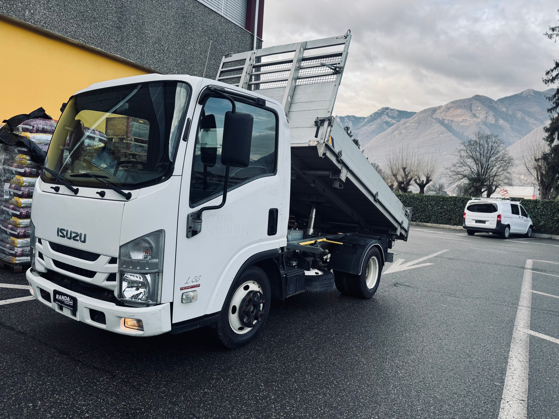 ISUZU NLR 85-image-2