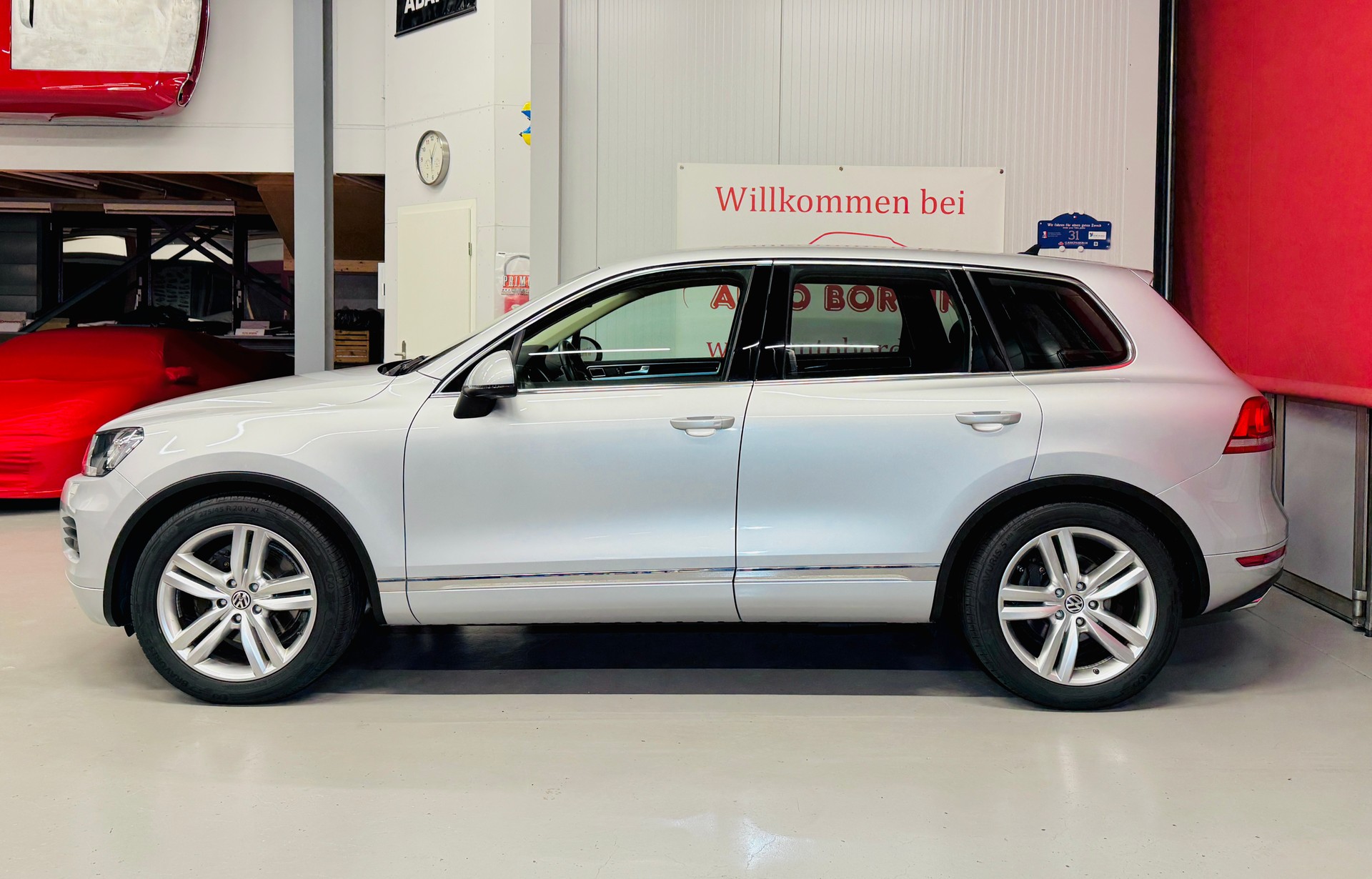 VW Touareg 4.2 TDI Tiptronic „Eissilber metallic“ & Exklusives Interieur / AHK 3500KG-image-2