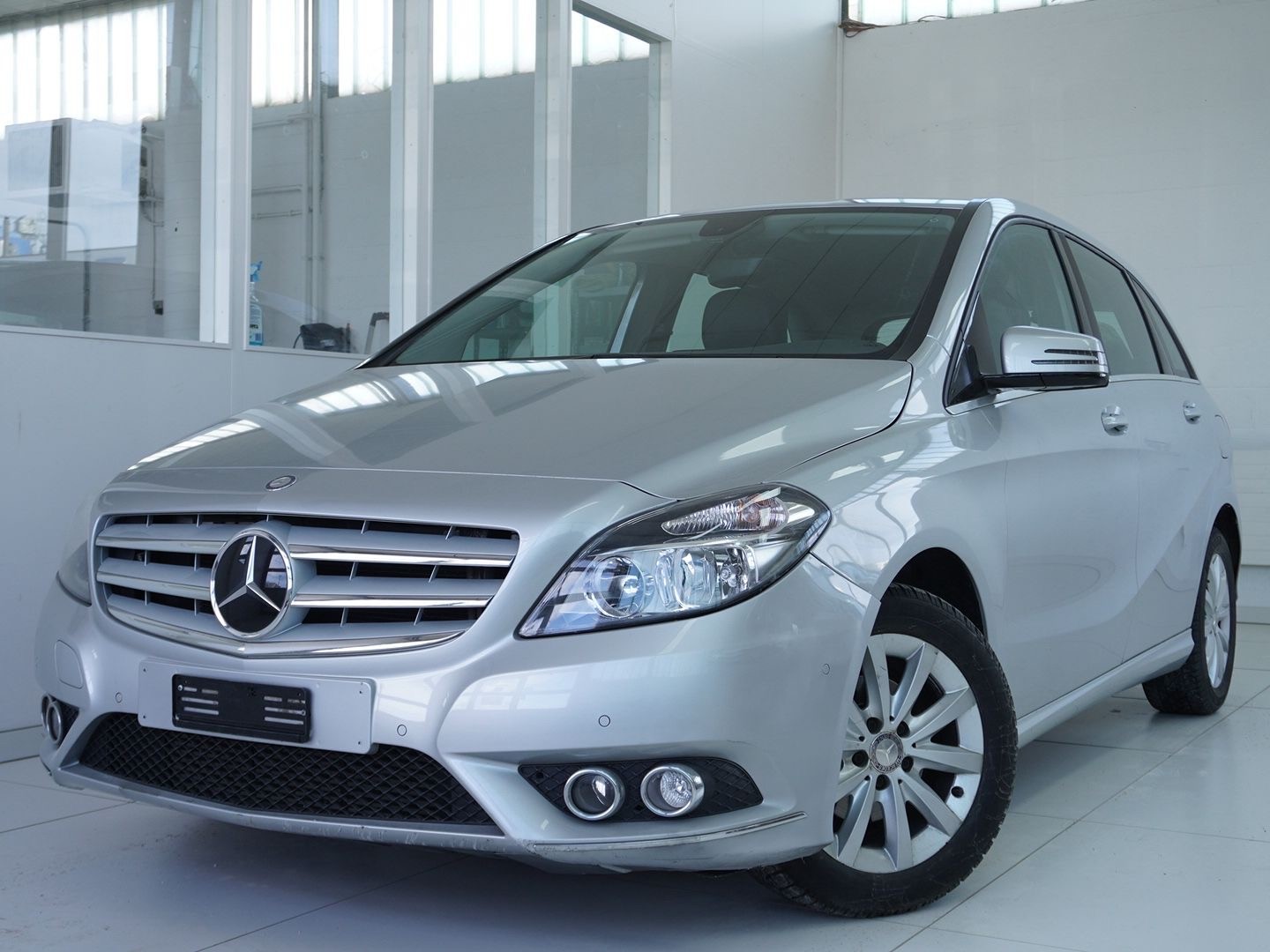 MERCEDES-BENZ B 180 — slika 2