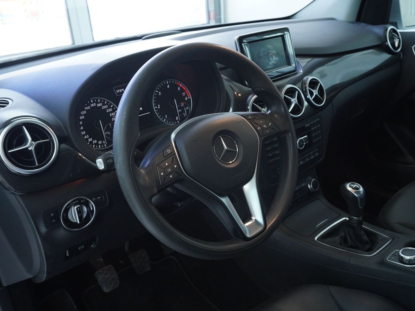 MERCEDES-BENZ B 180 CDI-image-2