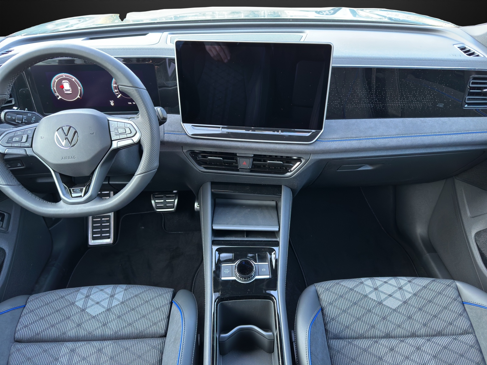 VW Tiguan 2.0 TDI SCR R-Line 4Motion DSG-image-11