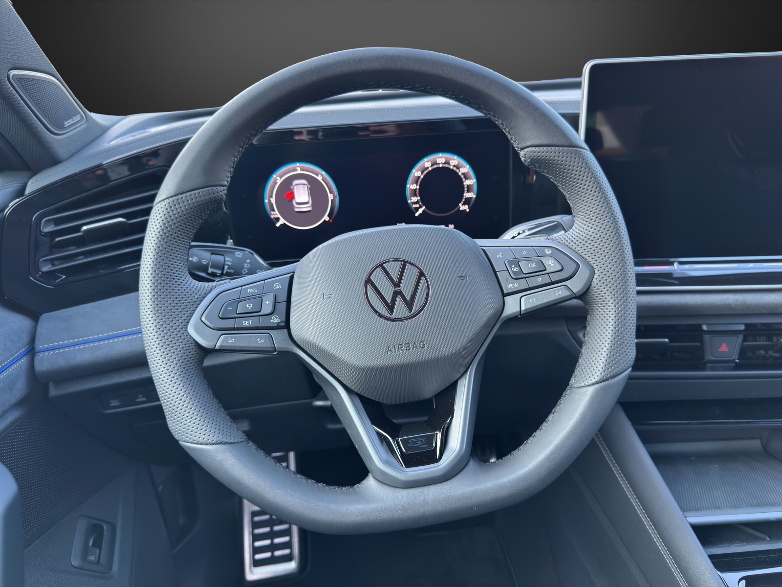 VW Tiguan 2.0 TDI SCR R-Line 4Motion DSG-image-10