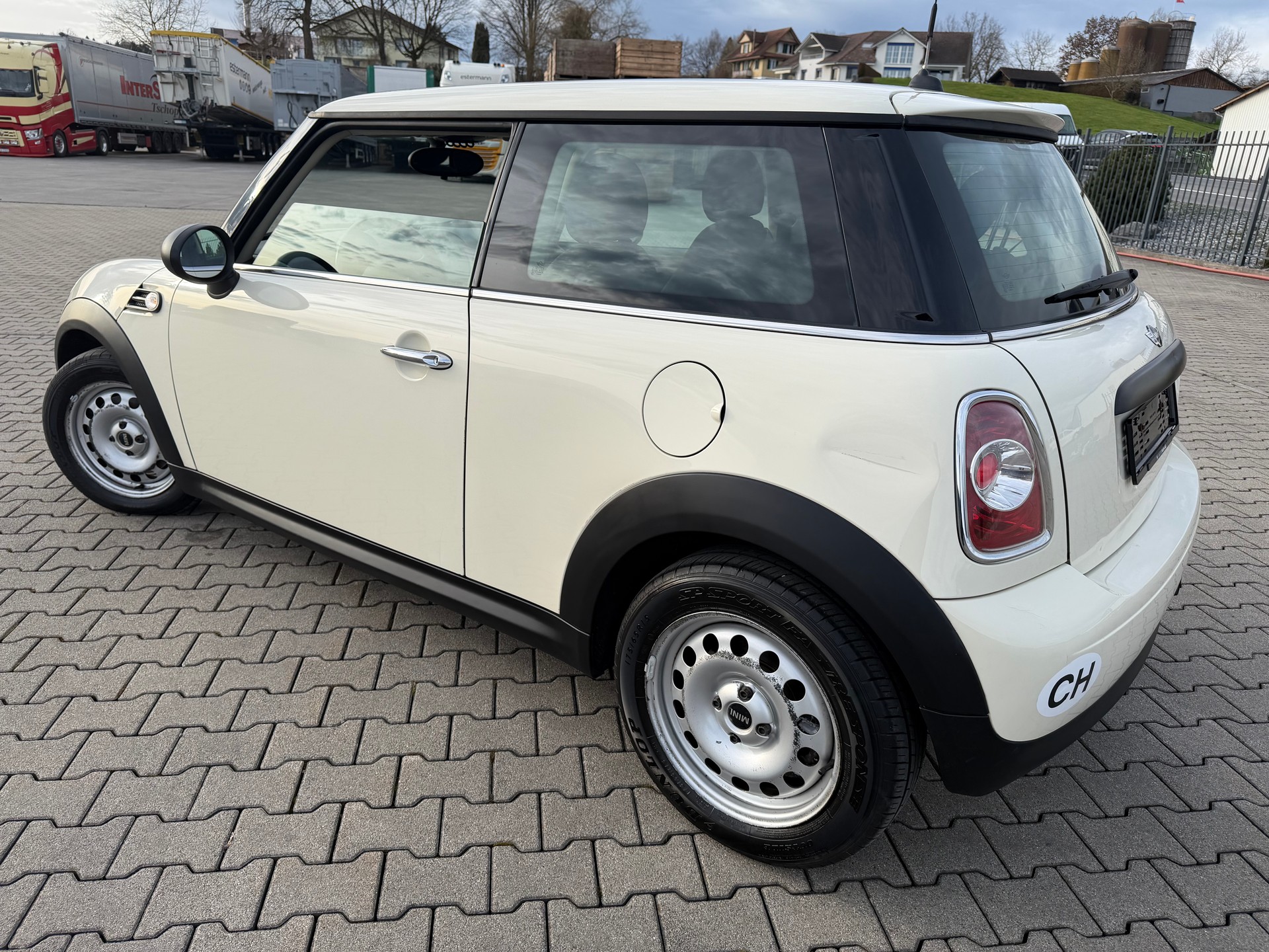 MINI One-image-3