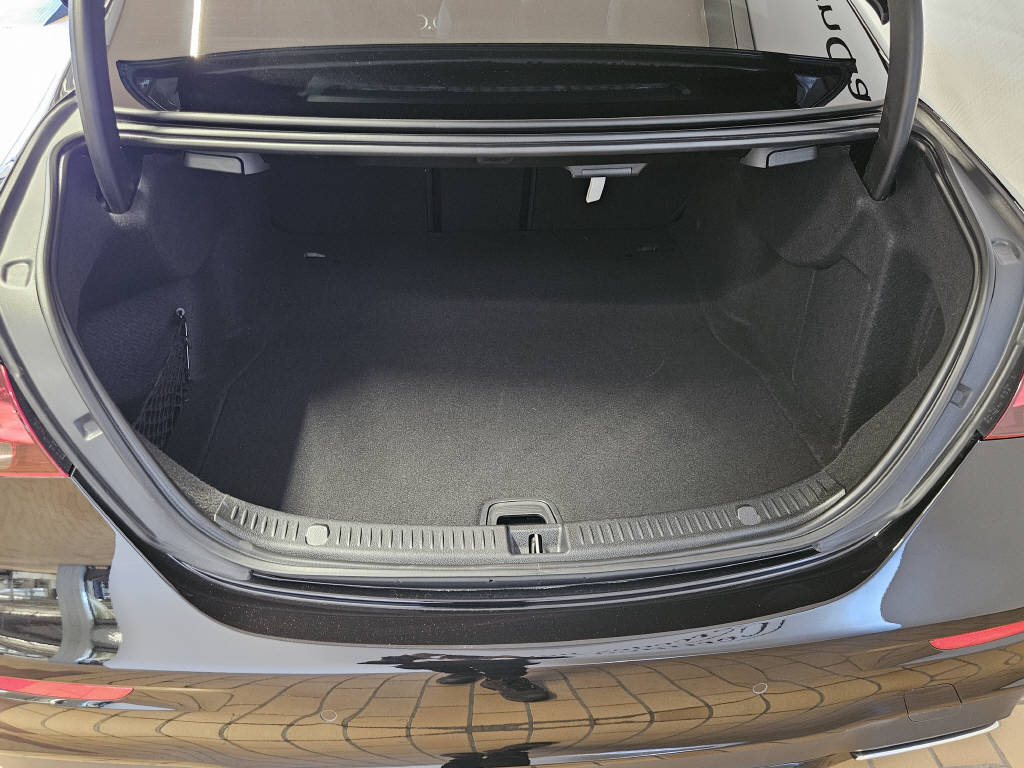 MERCEDES-BENZ E 220 d 4Matic AMG Line Swiss Star Limousine-image-3