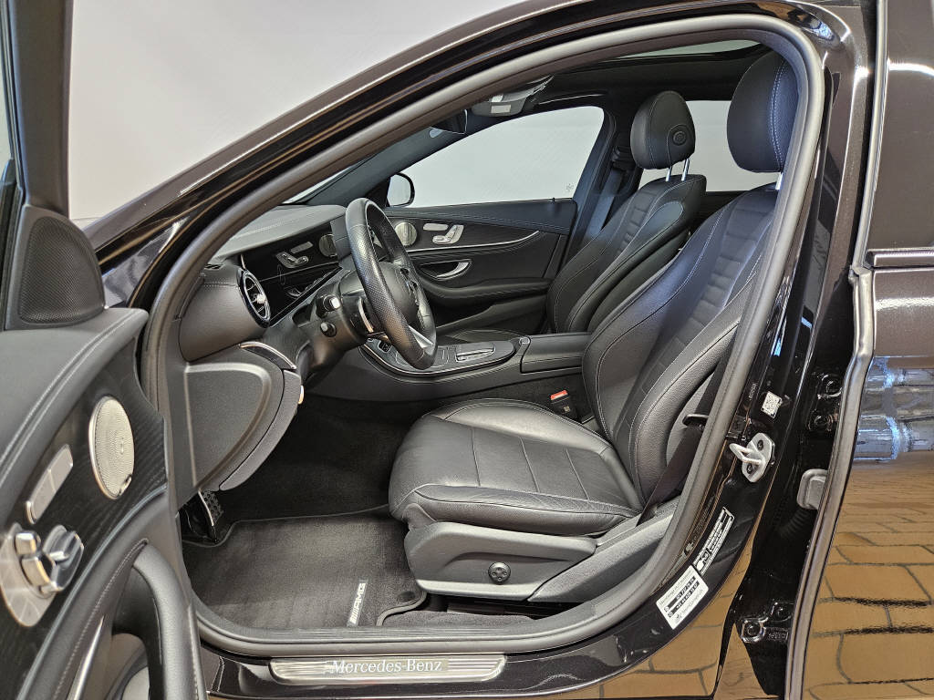 MERCEDES-BENZ E 220 d 4Matic AMG Line Swiss Star Limousine-image-6