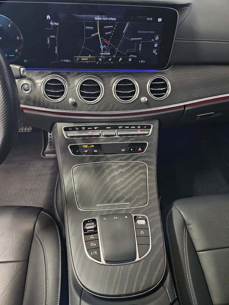MERCEDES-BENZ E 220 d 4Matic AMG Line Swiss Star Limousine-image-10