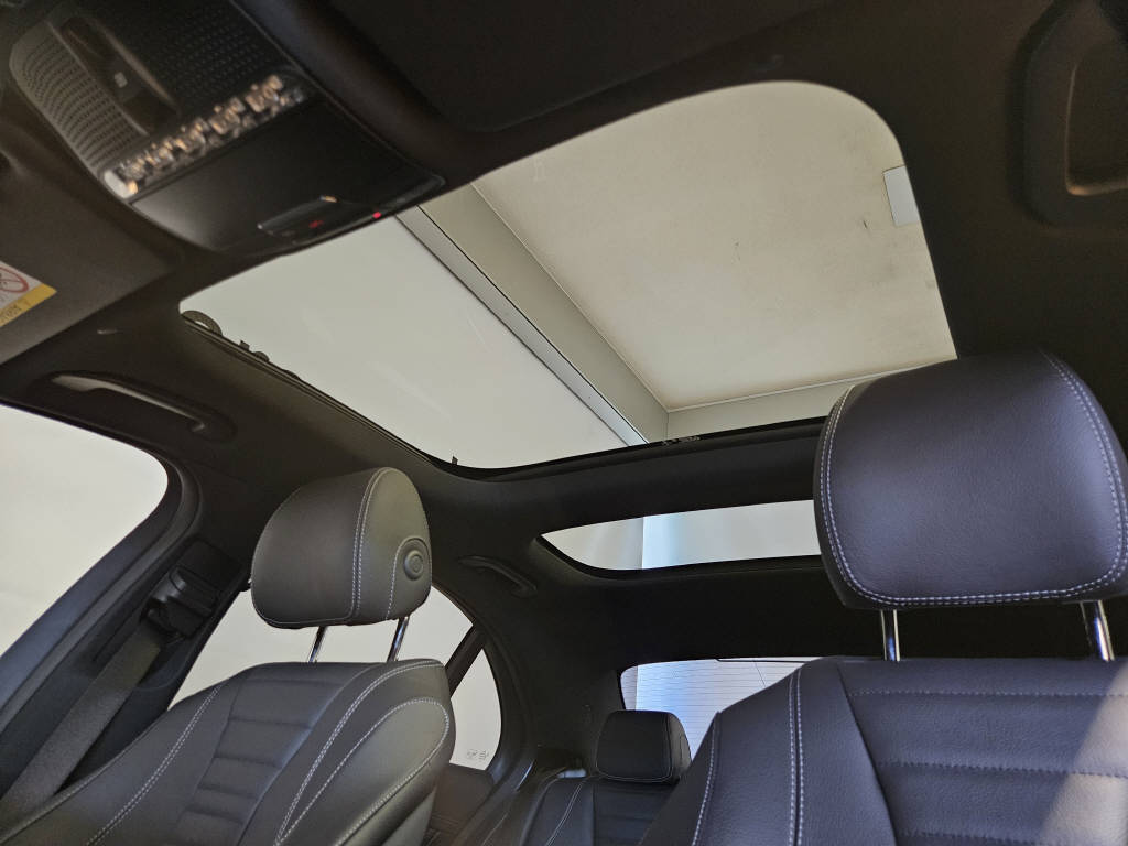 MERCEDES-BENZ E 220 d 4Matic AMG Line Swiss Star Limousine-image-4