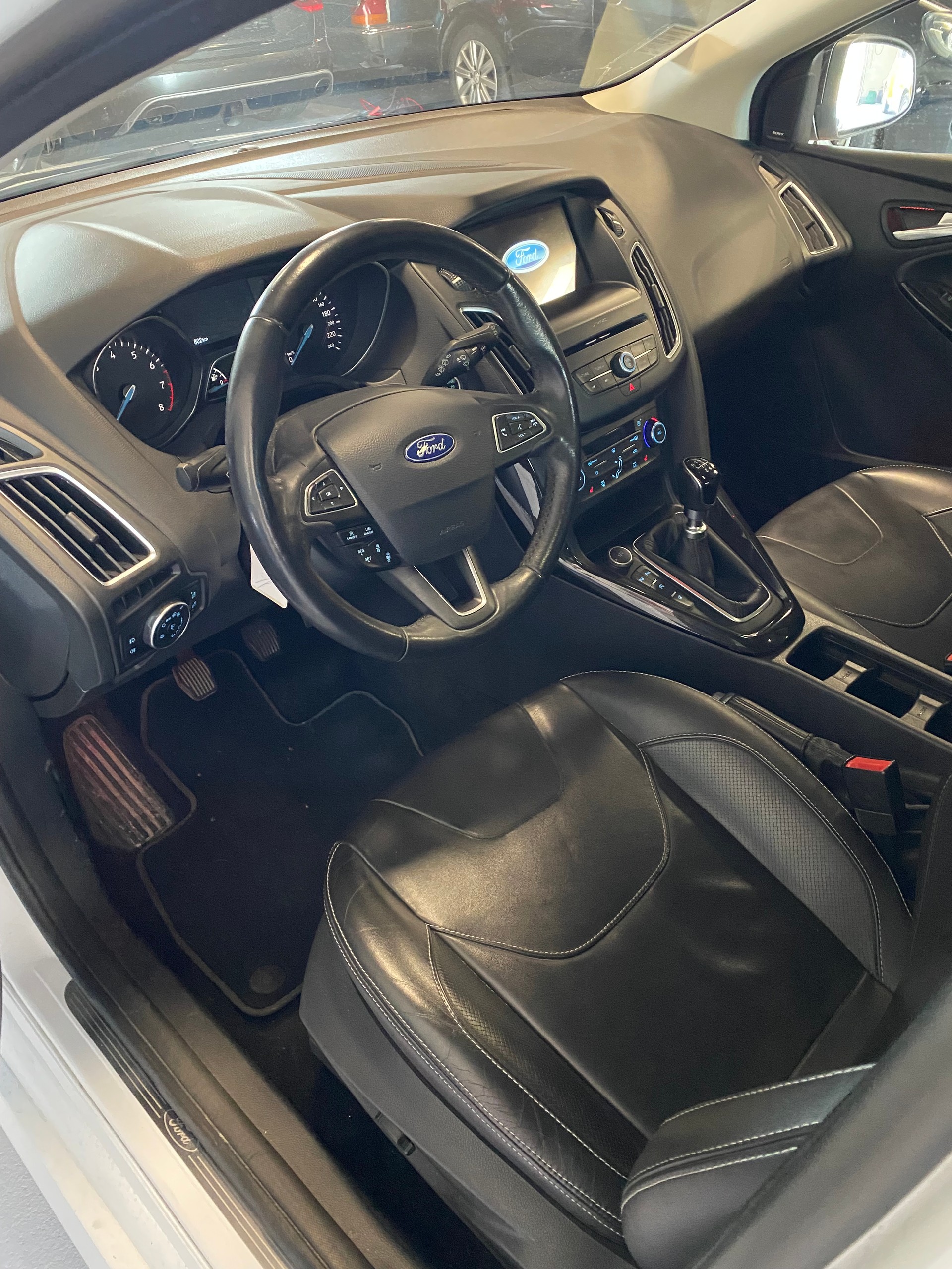 FORD Focus 1.5 SCTi ST Line-image-8