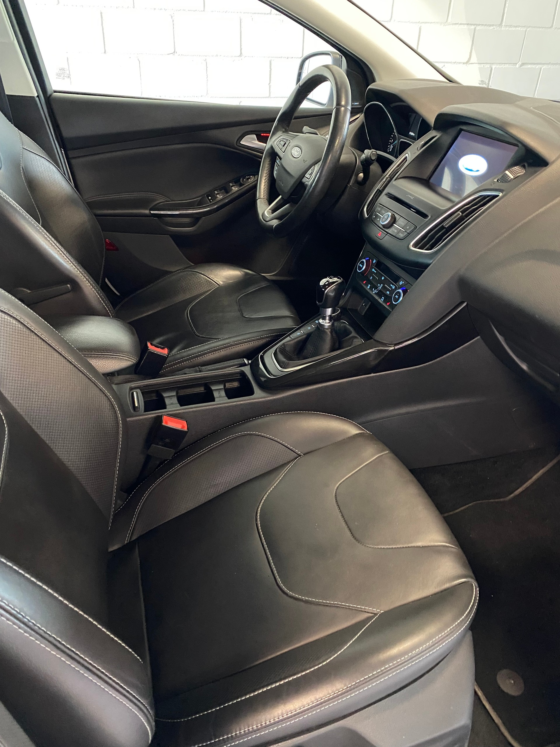 FORD Focus 1.5 SCTi ST Line-image-6