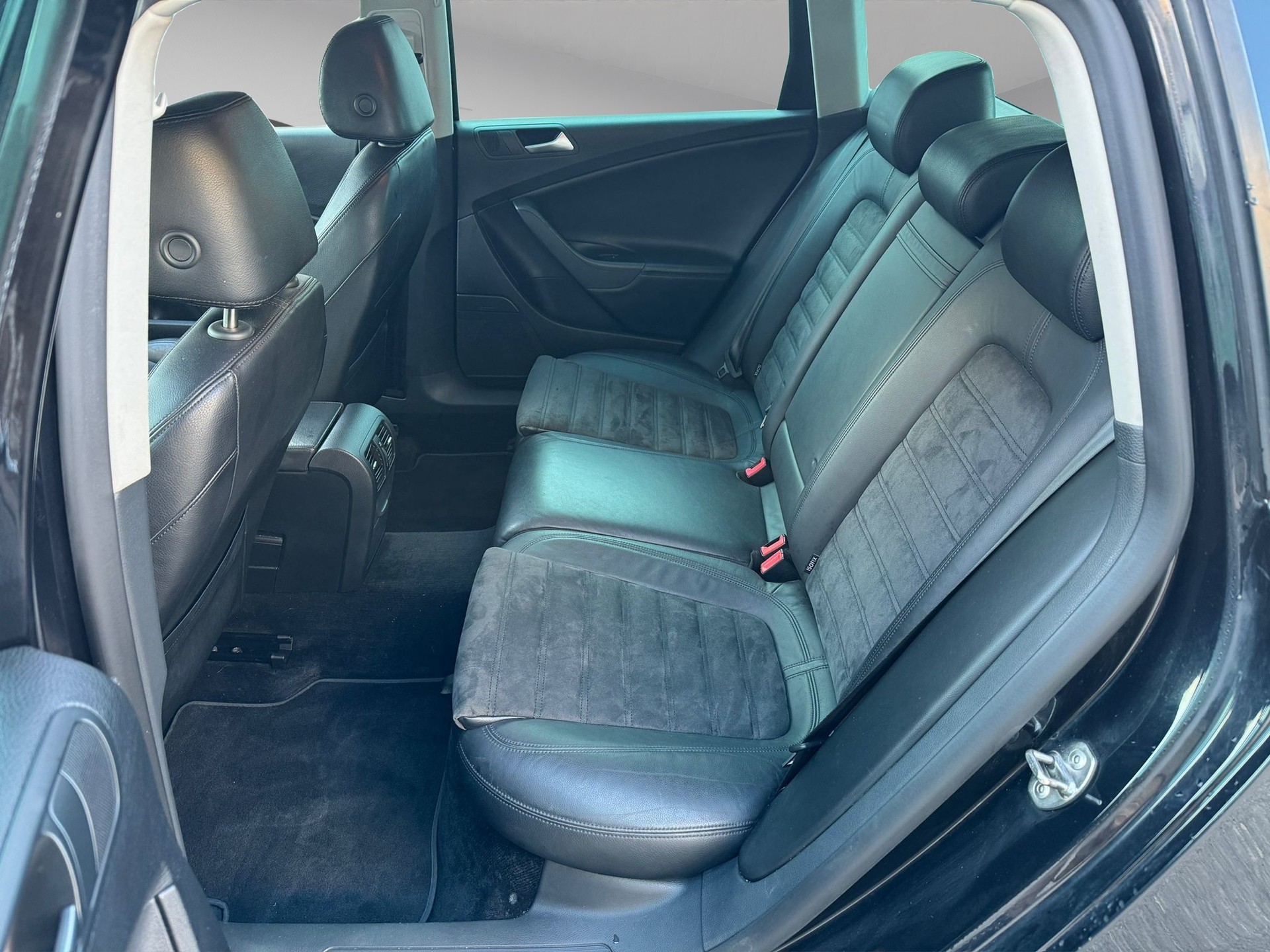 VW Passat Variant 2.0 TDI Highline DSG-image-14