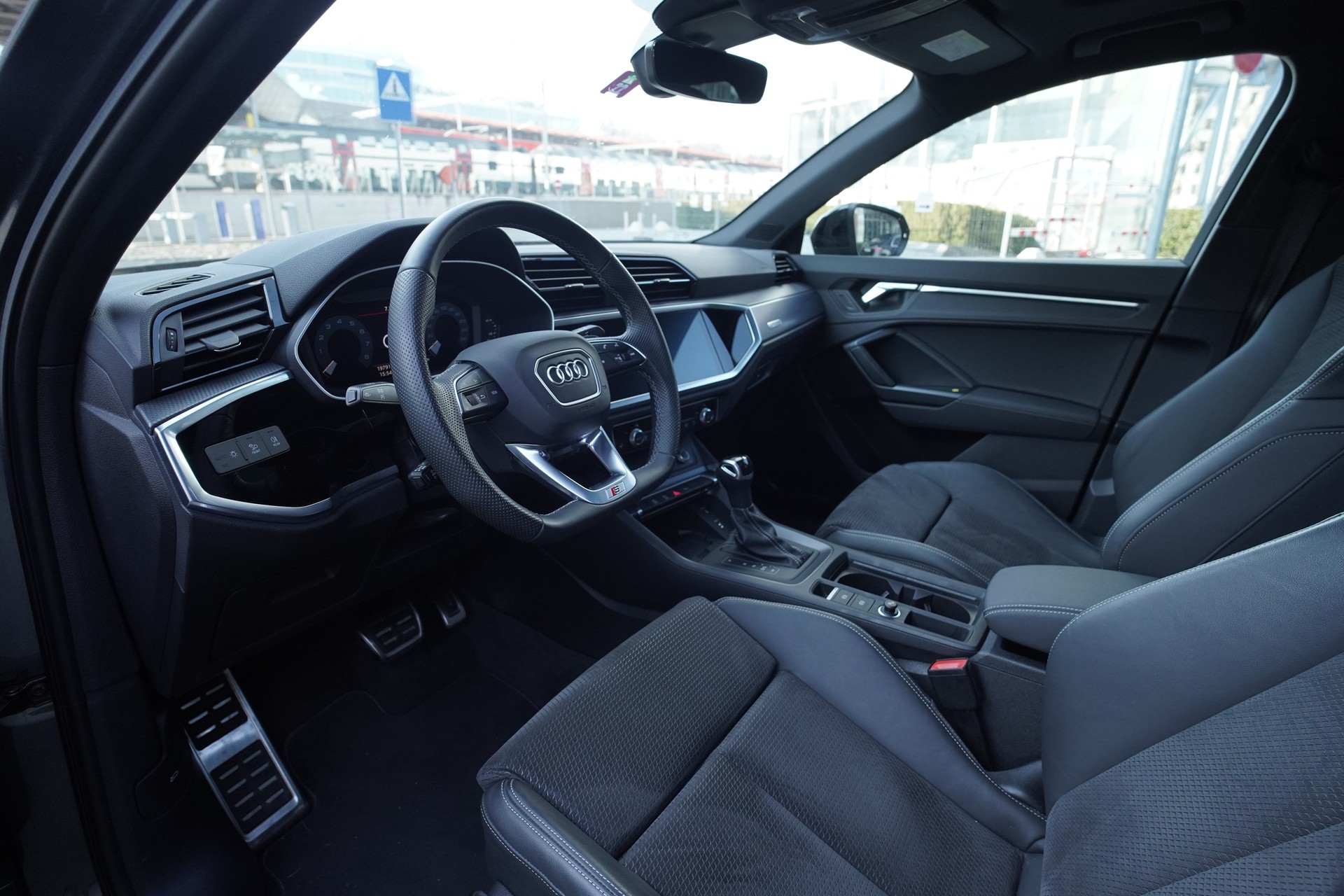 AUDI Q3 35 TFSI S-tronic-image-2