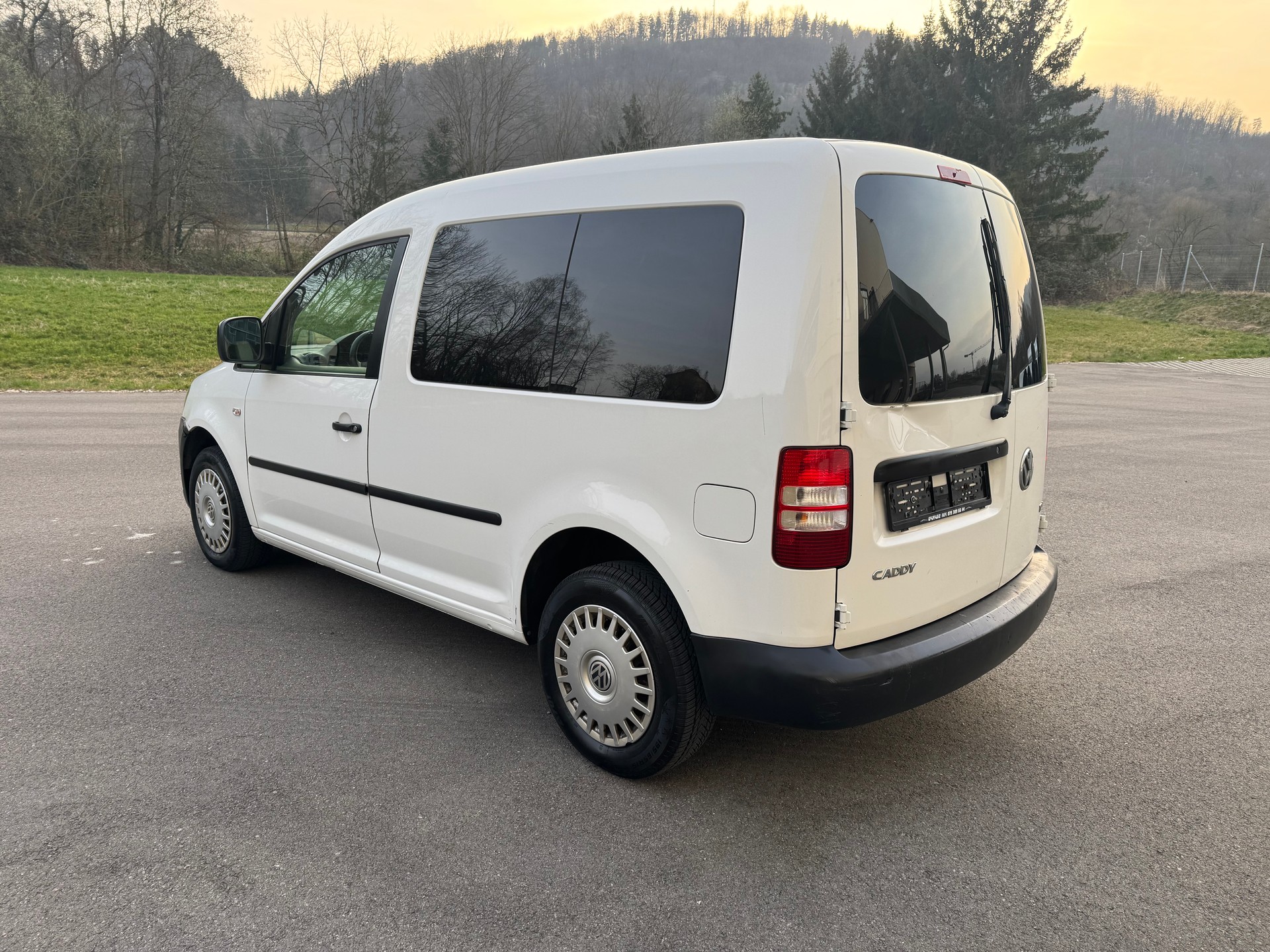 VW Caddy 1.6 TDI-image-2