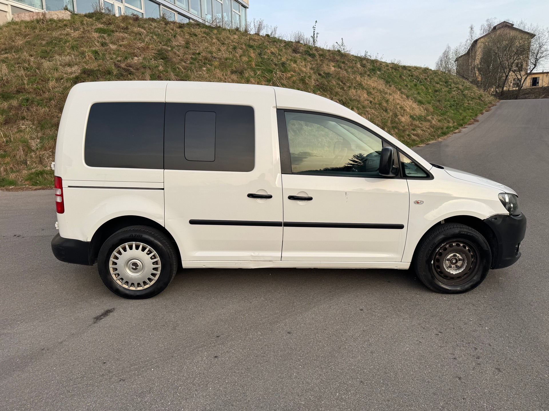 VW Caddy 1.6 TDI-image-5