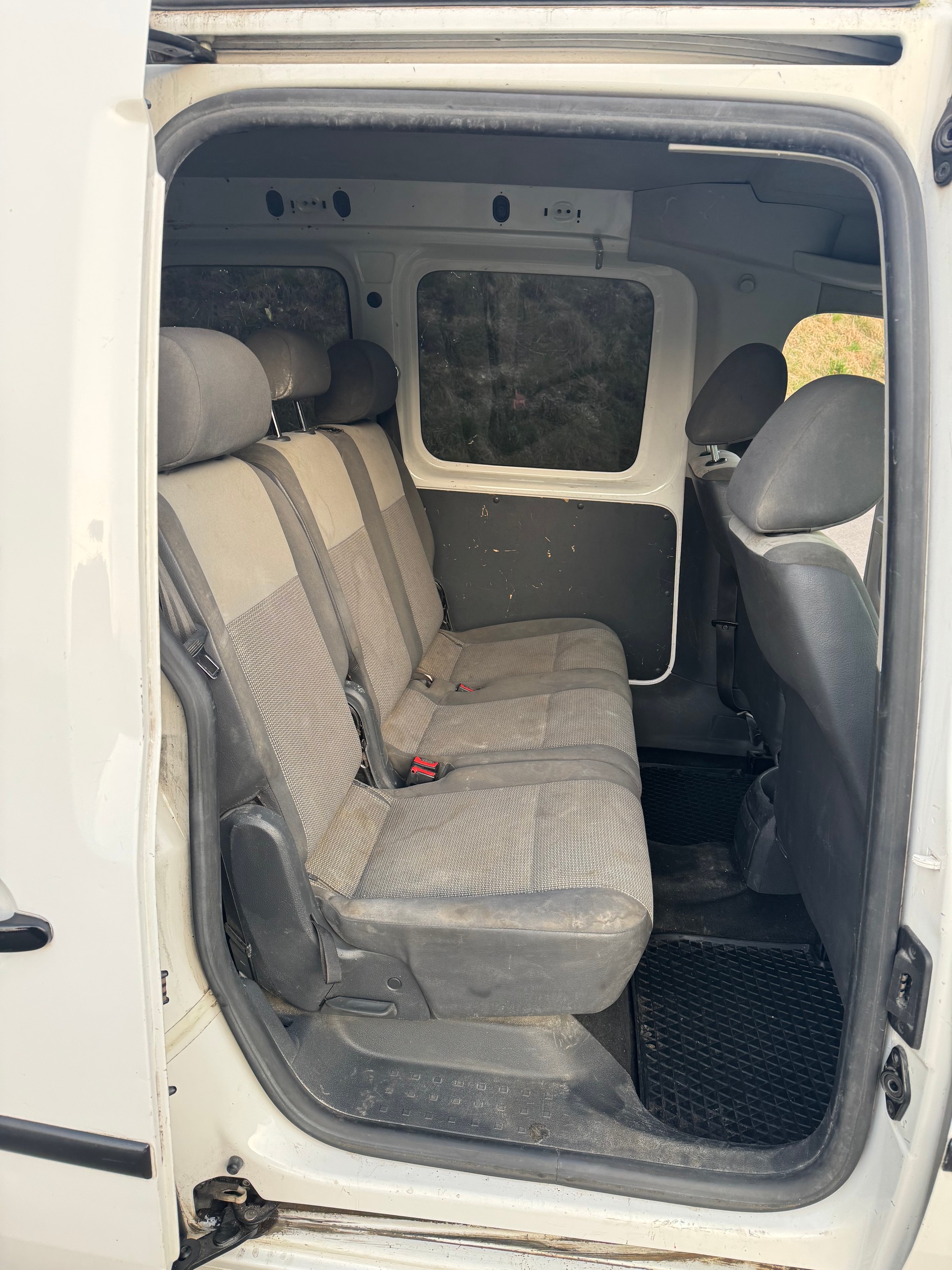 VW Caddy 1.6 TDI-image-12